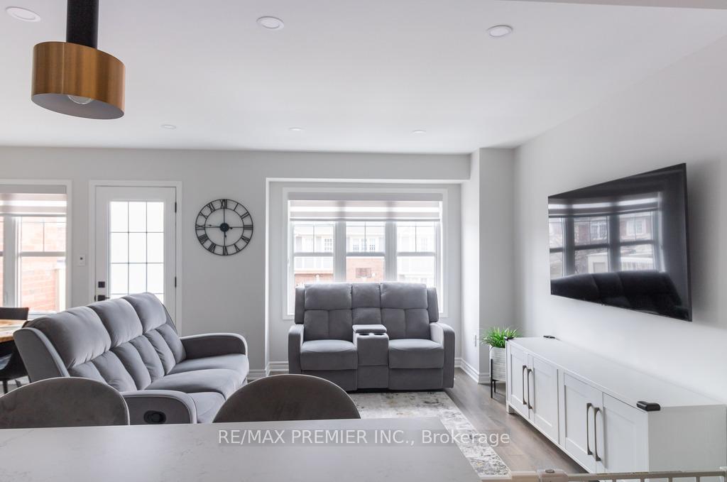 Photo 5 of 1545 Gainer Crescent, Milton, Clarke — HOMEH