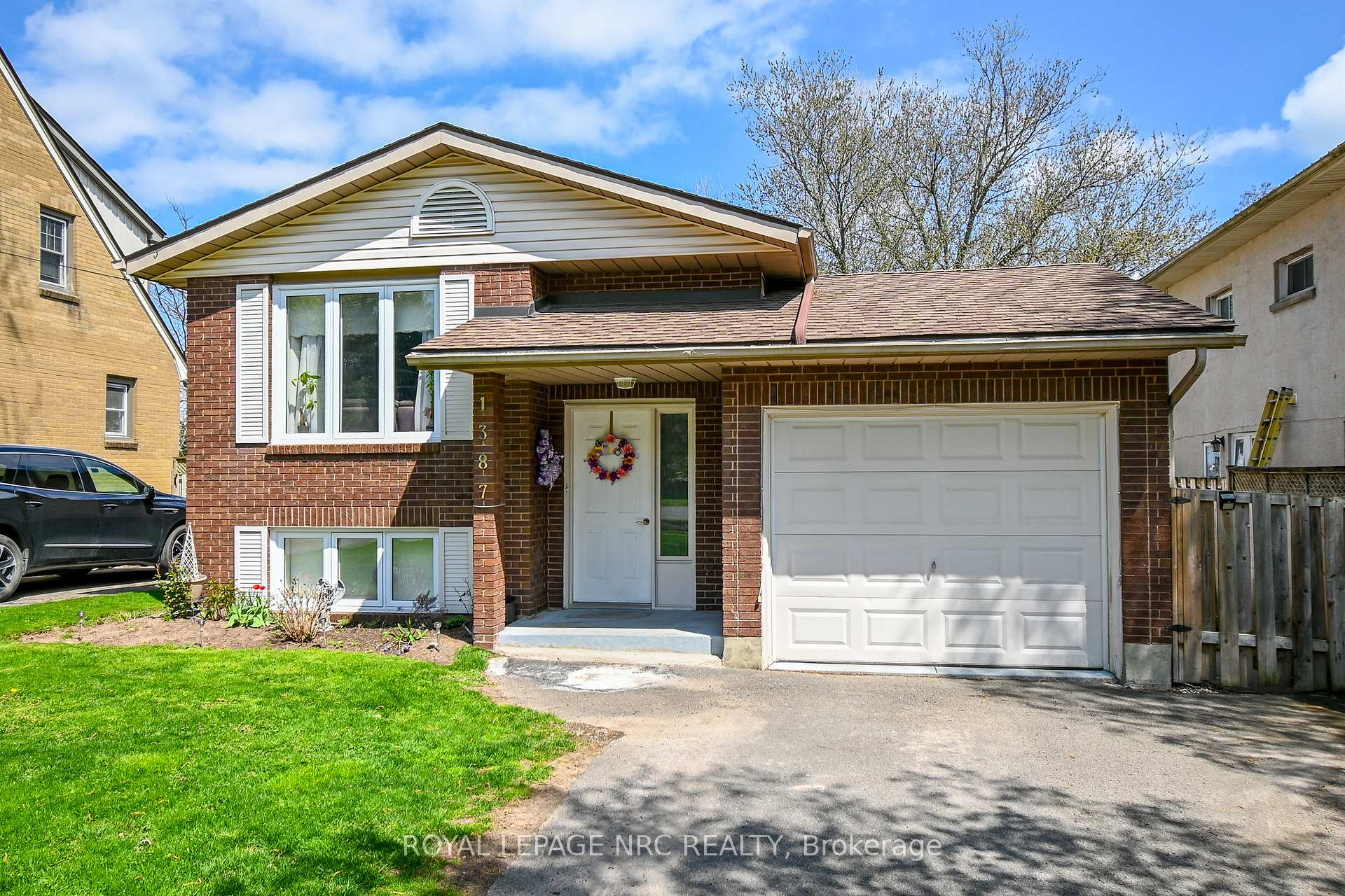 Photo 2 of 1387 Station Street, Pelham, Fonthill — HOMEH