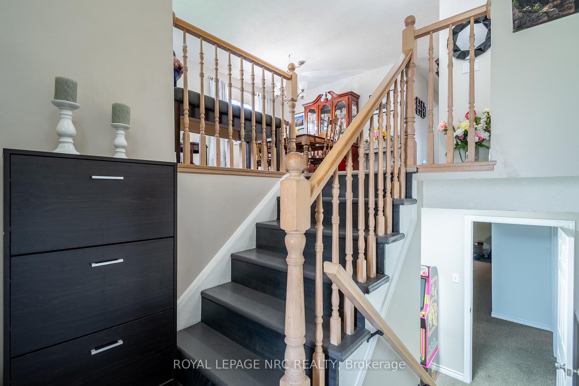 Photo 3 of 1387 Station Street, Pelham, Fonthill — HOMEH