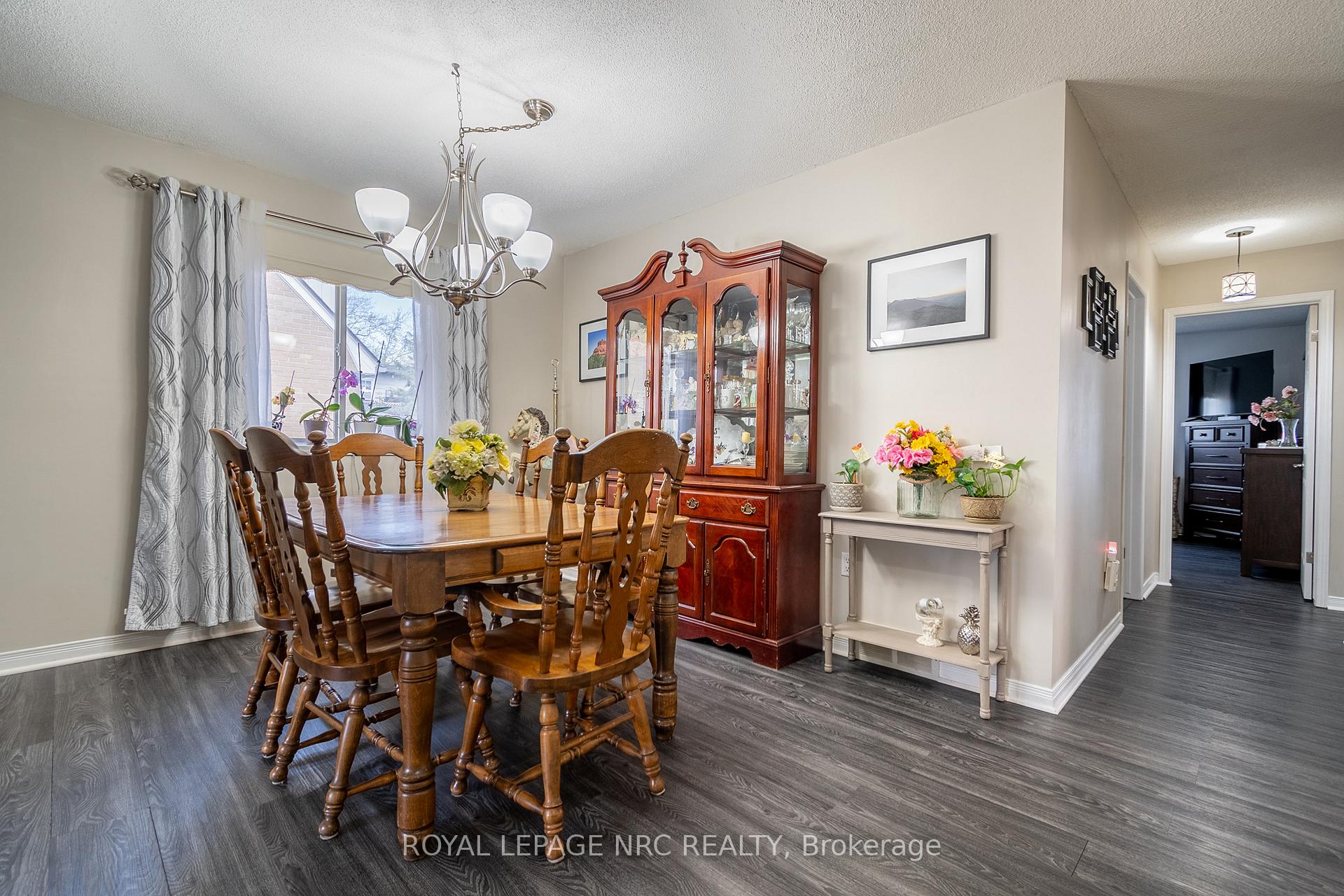 Photo 6 of 1387 Station Street, Pelham, Fonthill — HOMEH