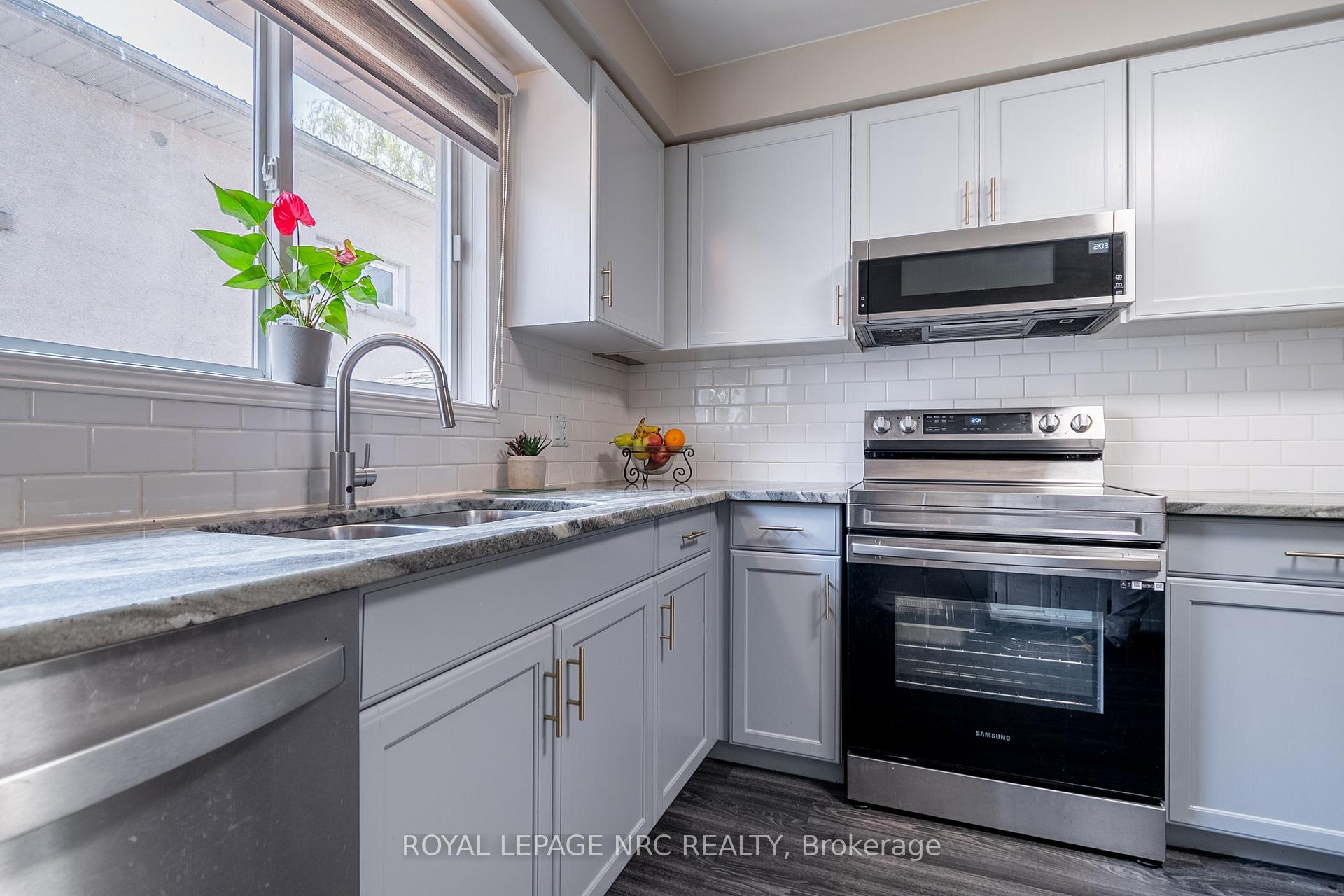 Photo 10 of 1387 Station Street, Pelham, Fonthill — HOMEH