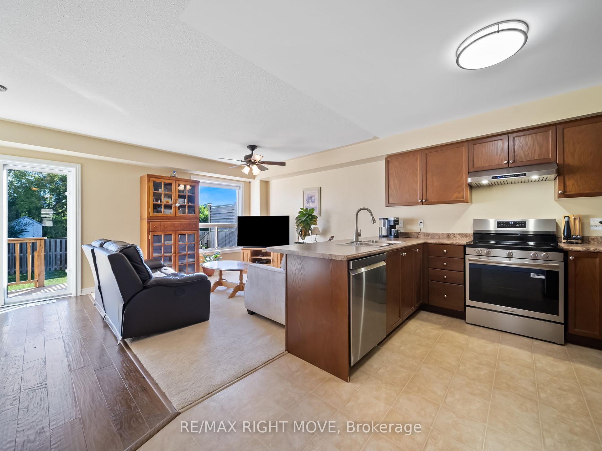 Photo 5 of 20 Michelle Drive, Orillia — HOMEH
