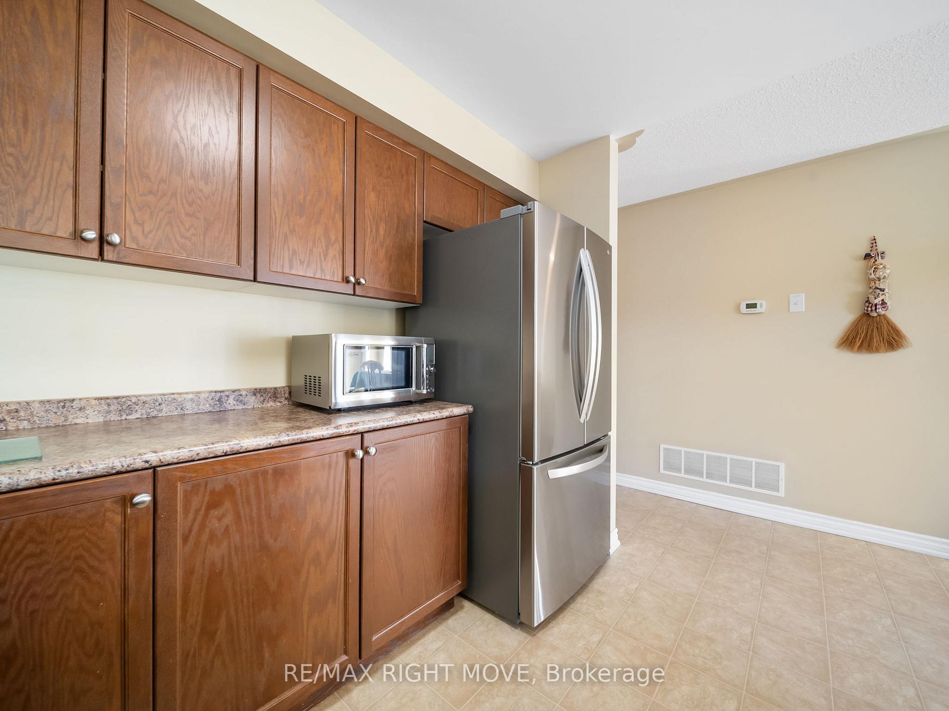 Photo 9 of 20 Michelle Drive, Orillia — HOMEH