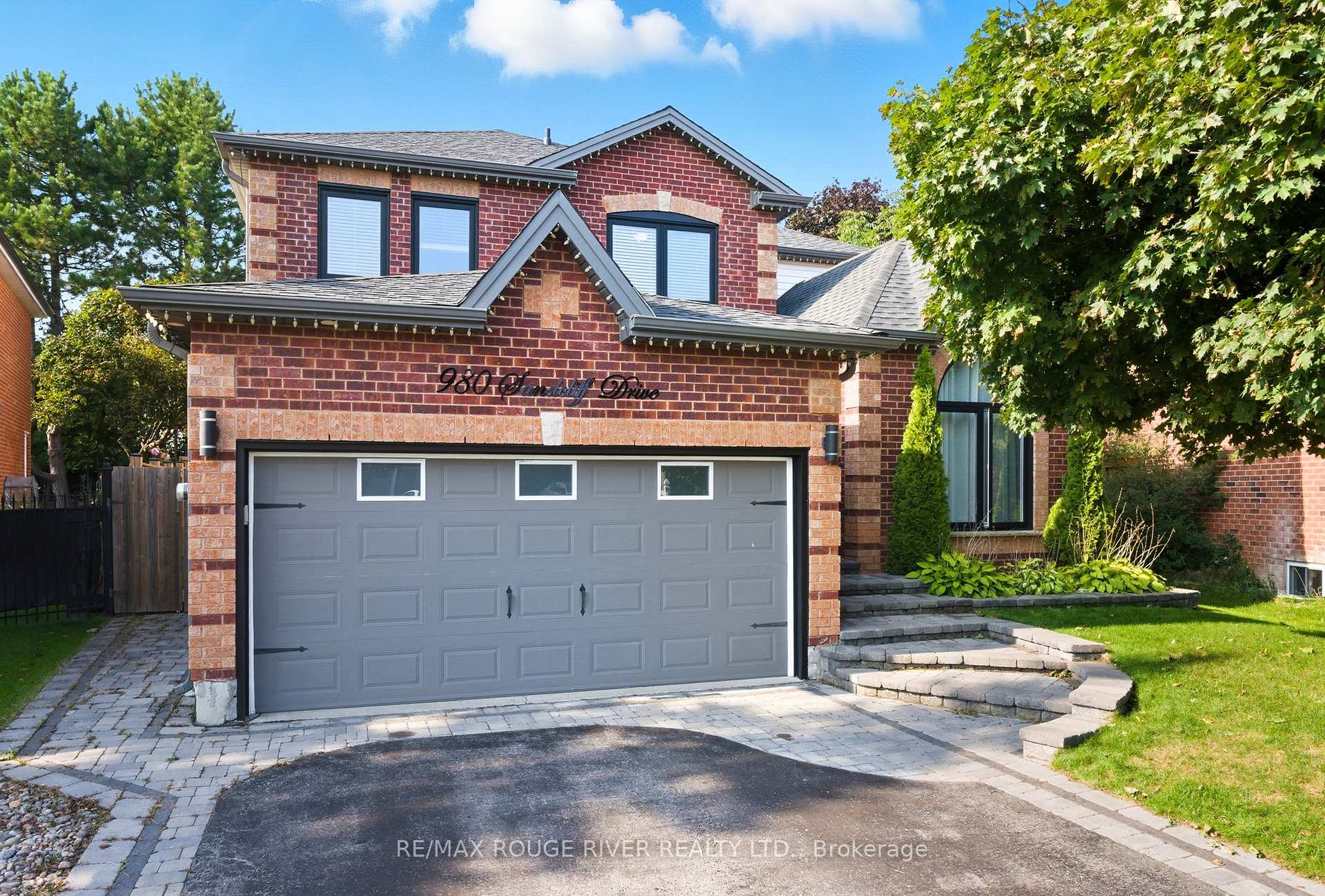 Photo 1 of 980 Sandcliff Drive, Oshawa, Pinecrest — HOMEH