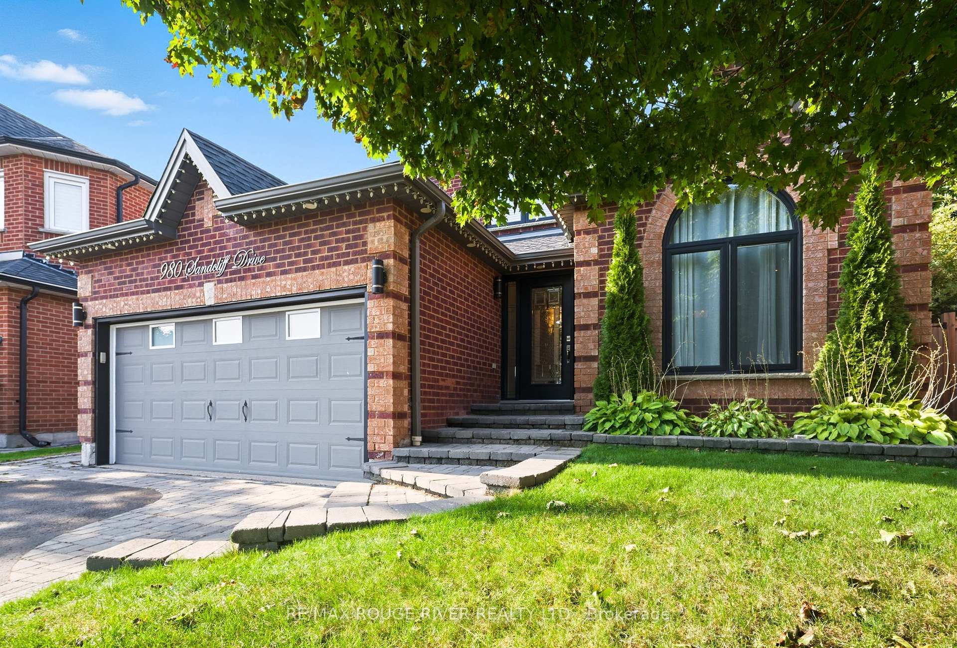 Photo 4 of 980 Sandcliff Drive, Oshawa, Pinecrest — HOMEH