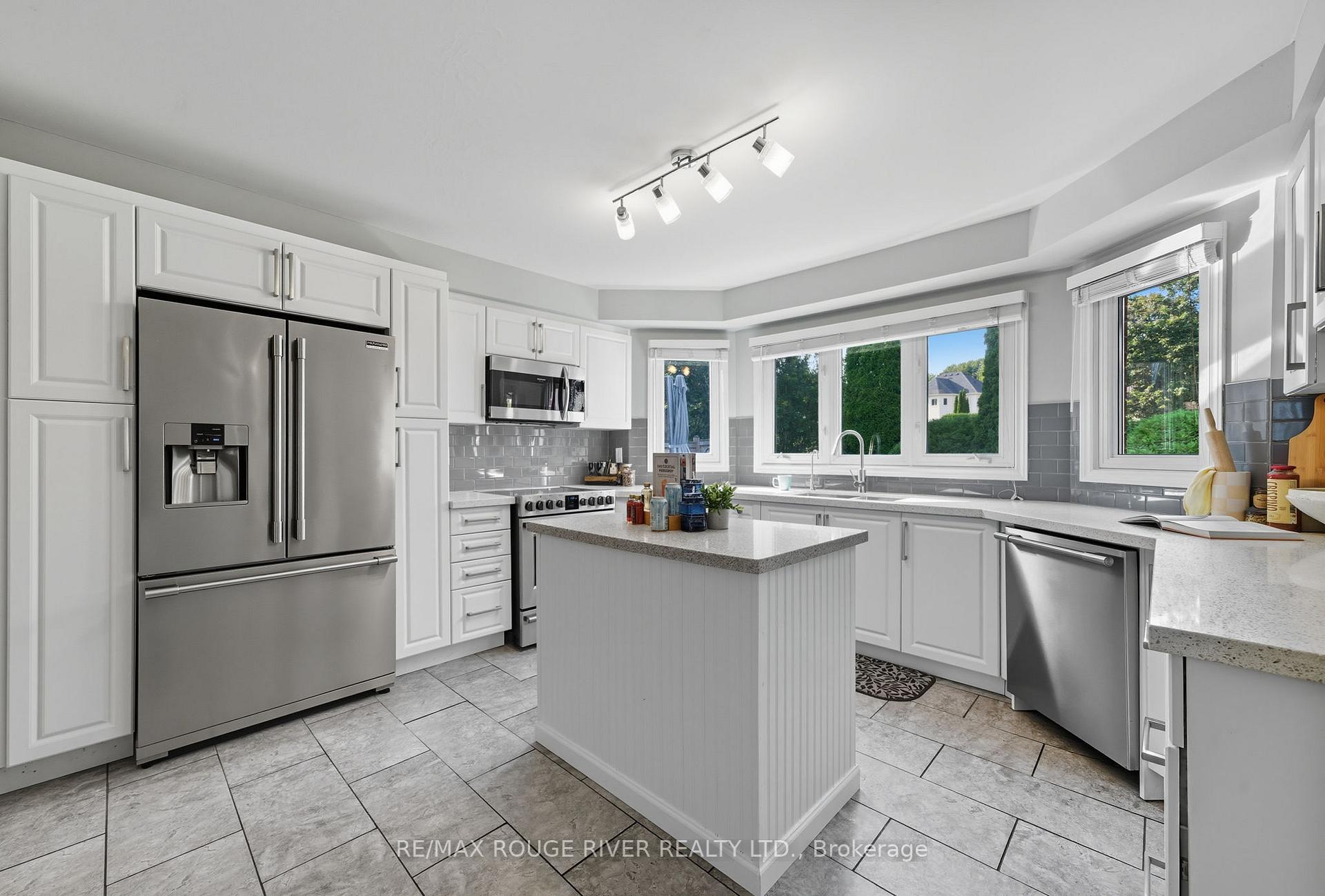Photo 14 of 980 Sandcliff Drive, Oshawa, Pinecrest — HOMEH