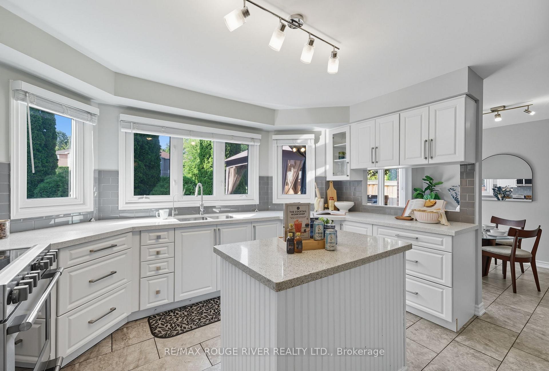 Photo 18 of 980 Sandcliff Drive, Oshawa, Pinecrest — HOMEH