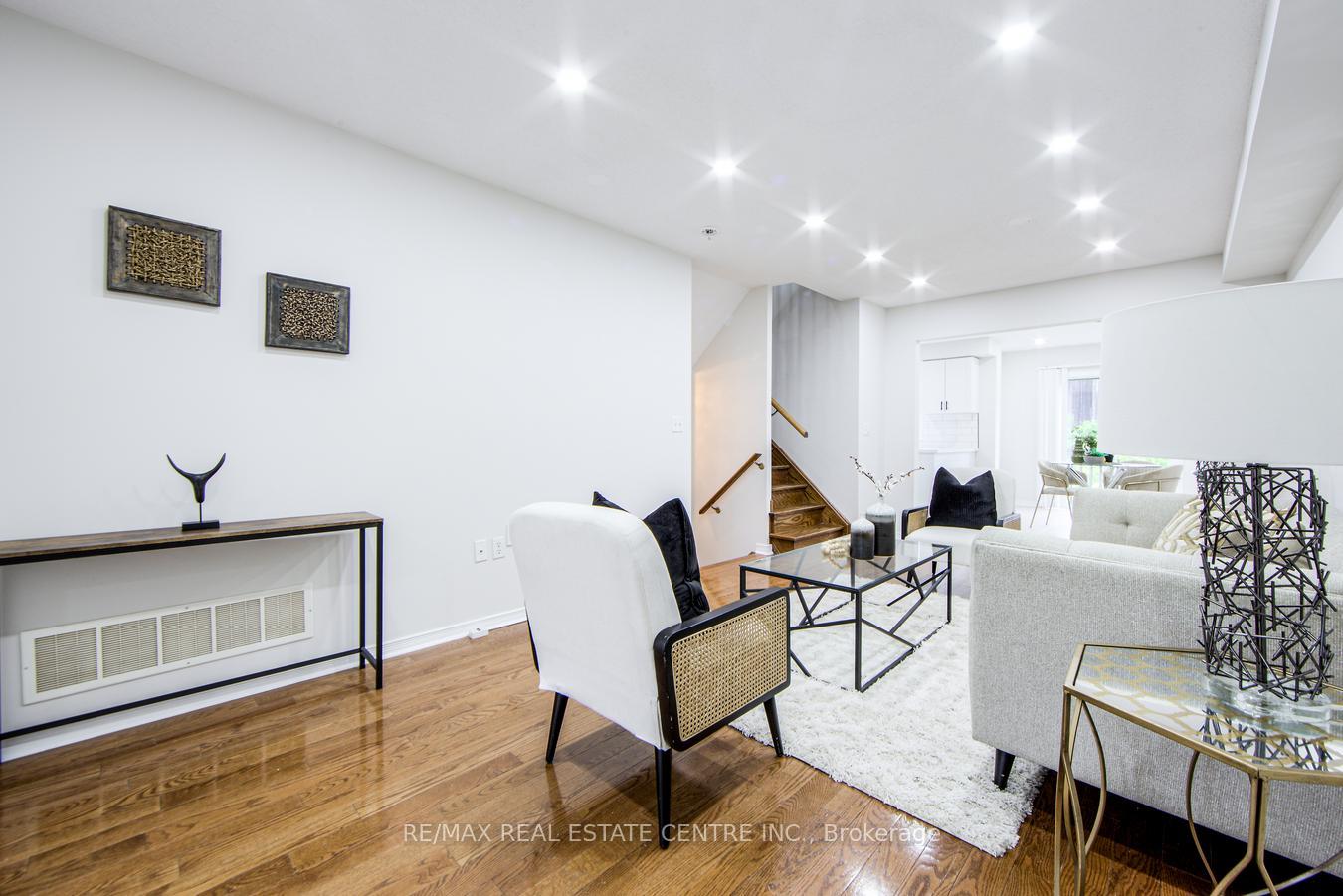 Photo 5 of 359 Bussel Crescent, Milton, Clarke — HOMEH