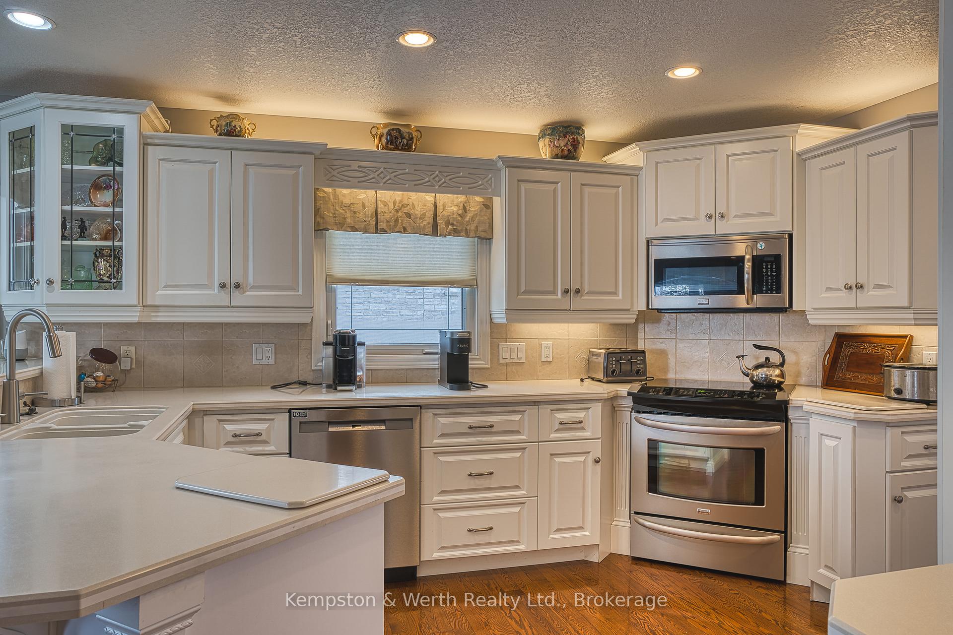 Photo 18 of 205 Donegan Street W, North Perth, Listowel — HOMEH
