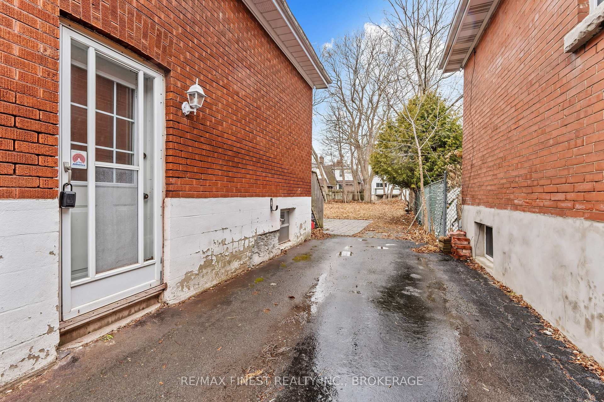 Photo 4 of 16 Toronto Street, Kingston, Central City East — HOMEH