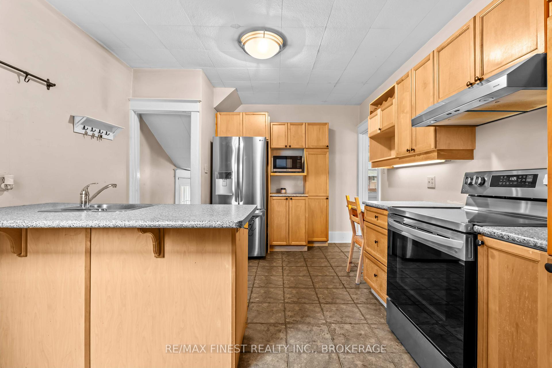 Photo 14 of 16 Toronto Street, Kingston, Central City East — HOMEH