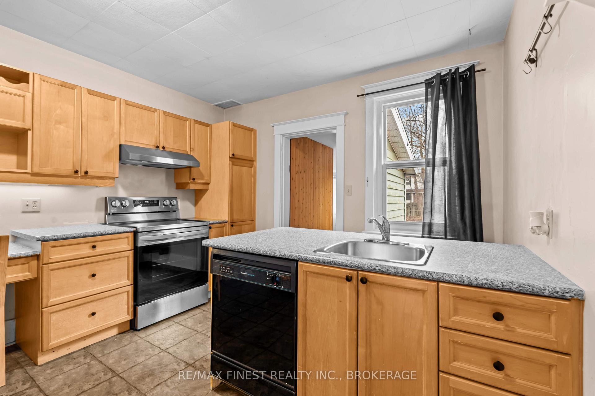 Photo 15 of 16 Toronto Street, Kingston, Central City East — HOMEH