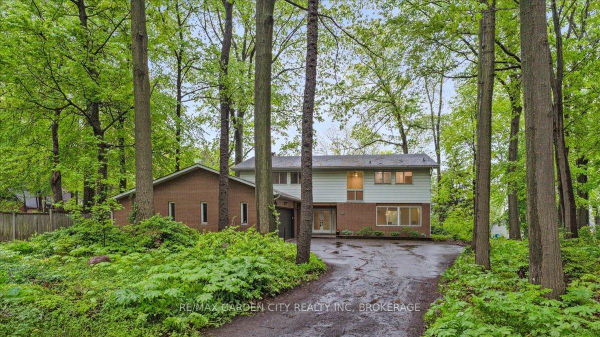 Photo 1 of 10 Oak Lane, Pelham, Fonthill — HOMEH