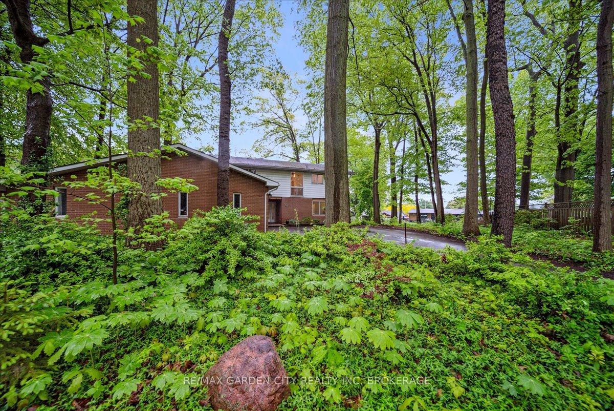 Photo 2 of 10 Oak Lane, Pelham, Fonthill — HOMEH