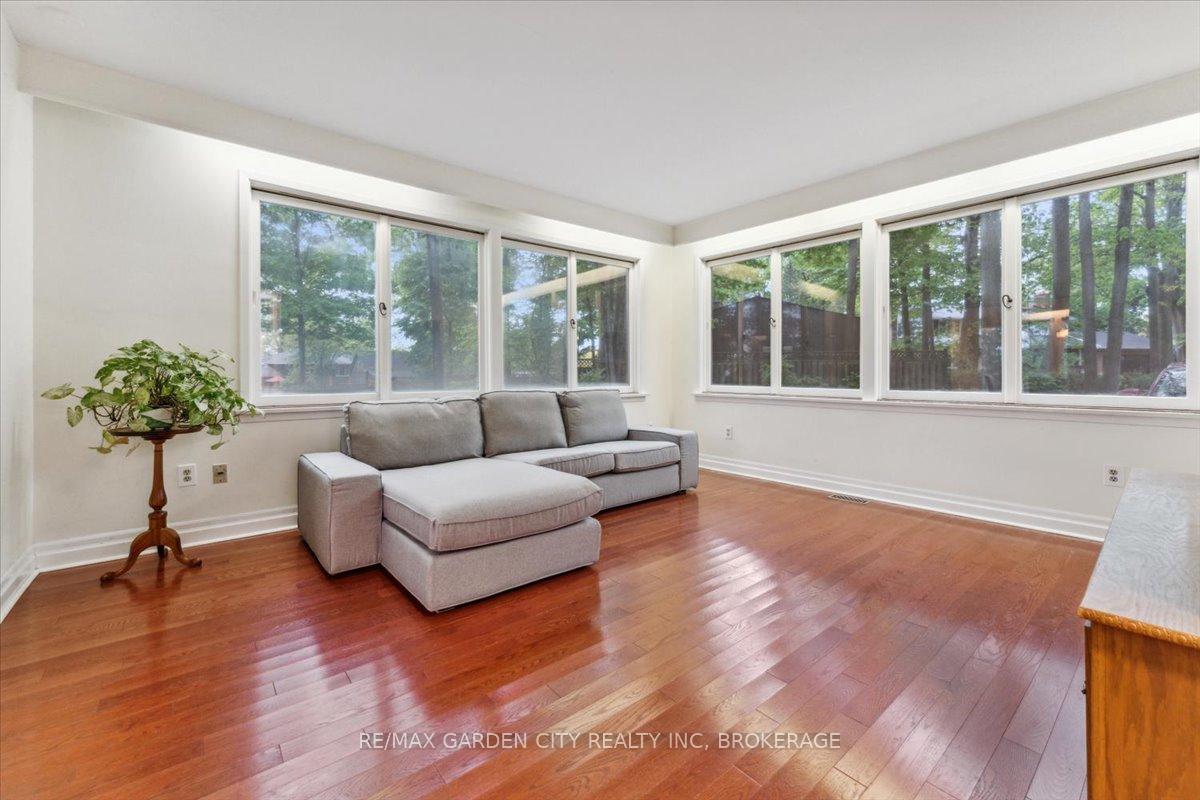 Photo 7 of 10 Oak Lane, Pelham, Fonthill — HOMEH