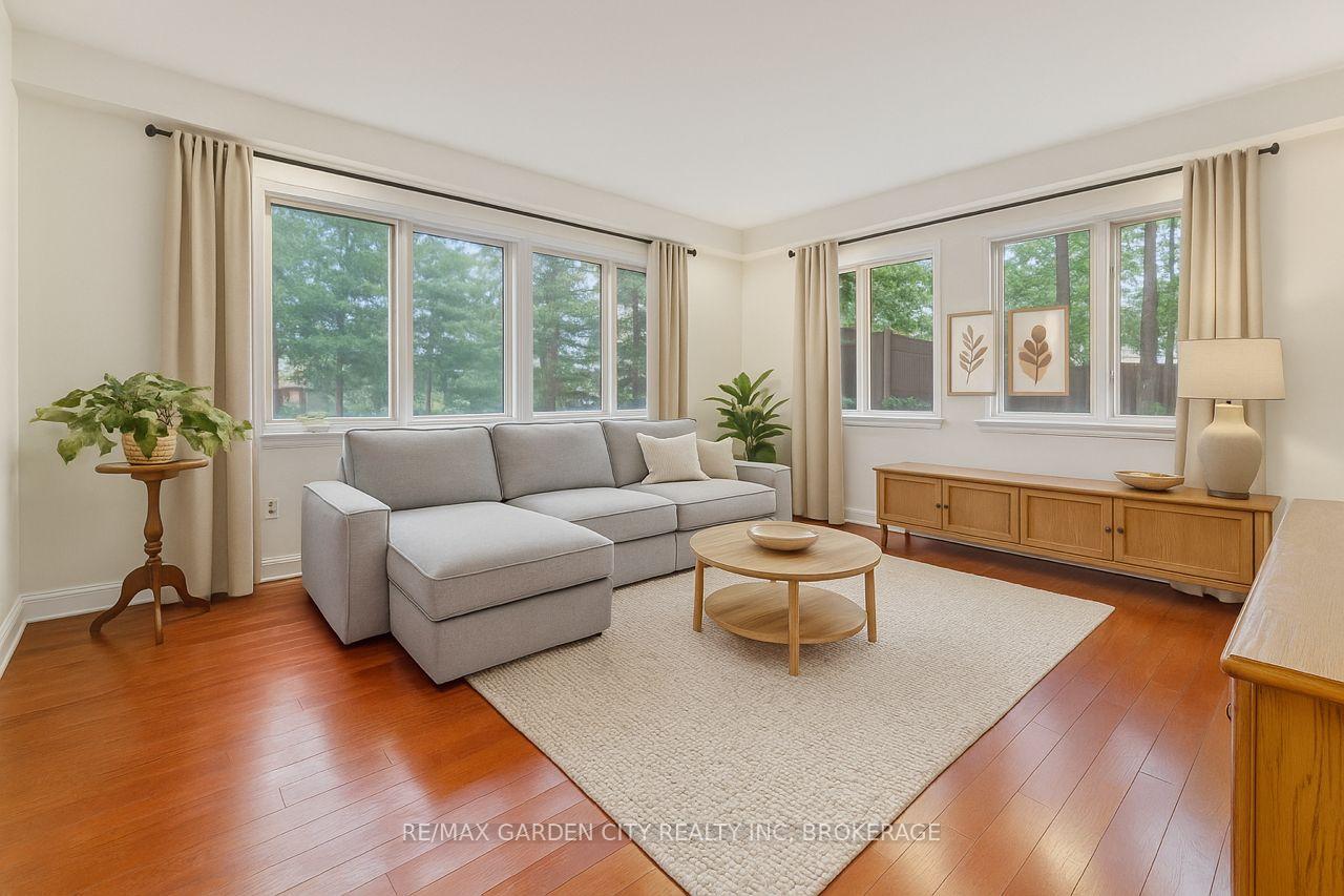 Photo 8 of 10 Oak Lane, Pelham, Fonthill — HOMEH