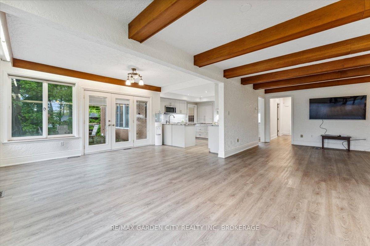 Photo 13 of 10 Oak Lane, Pelham, Fonthill — HOMEH