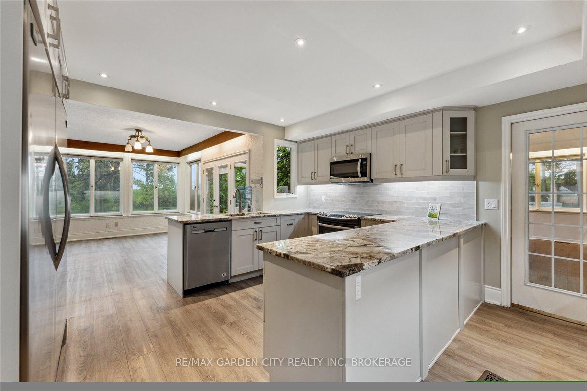 Photo 17 of 10 Oak Lane, Pelham, Fonthill — HOMEH