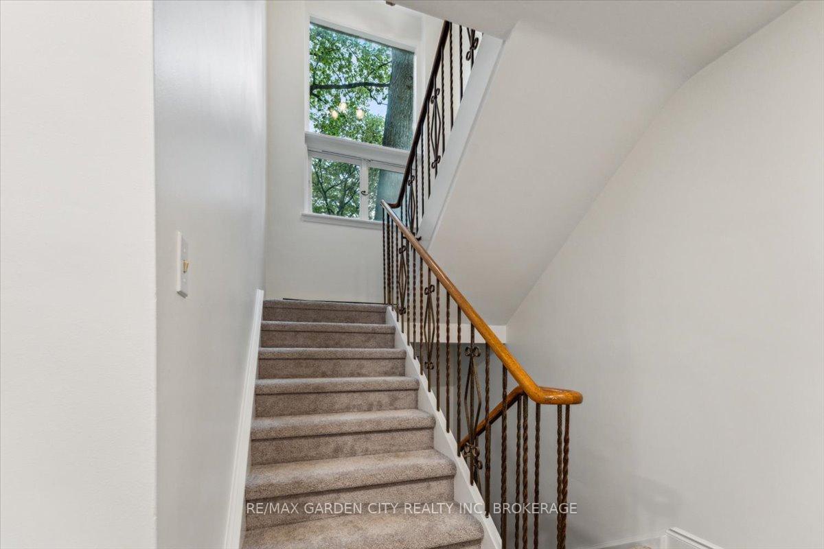 Photo 25 of 10 Oak Lane, Pelham, Fonthill — HOMEH