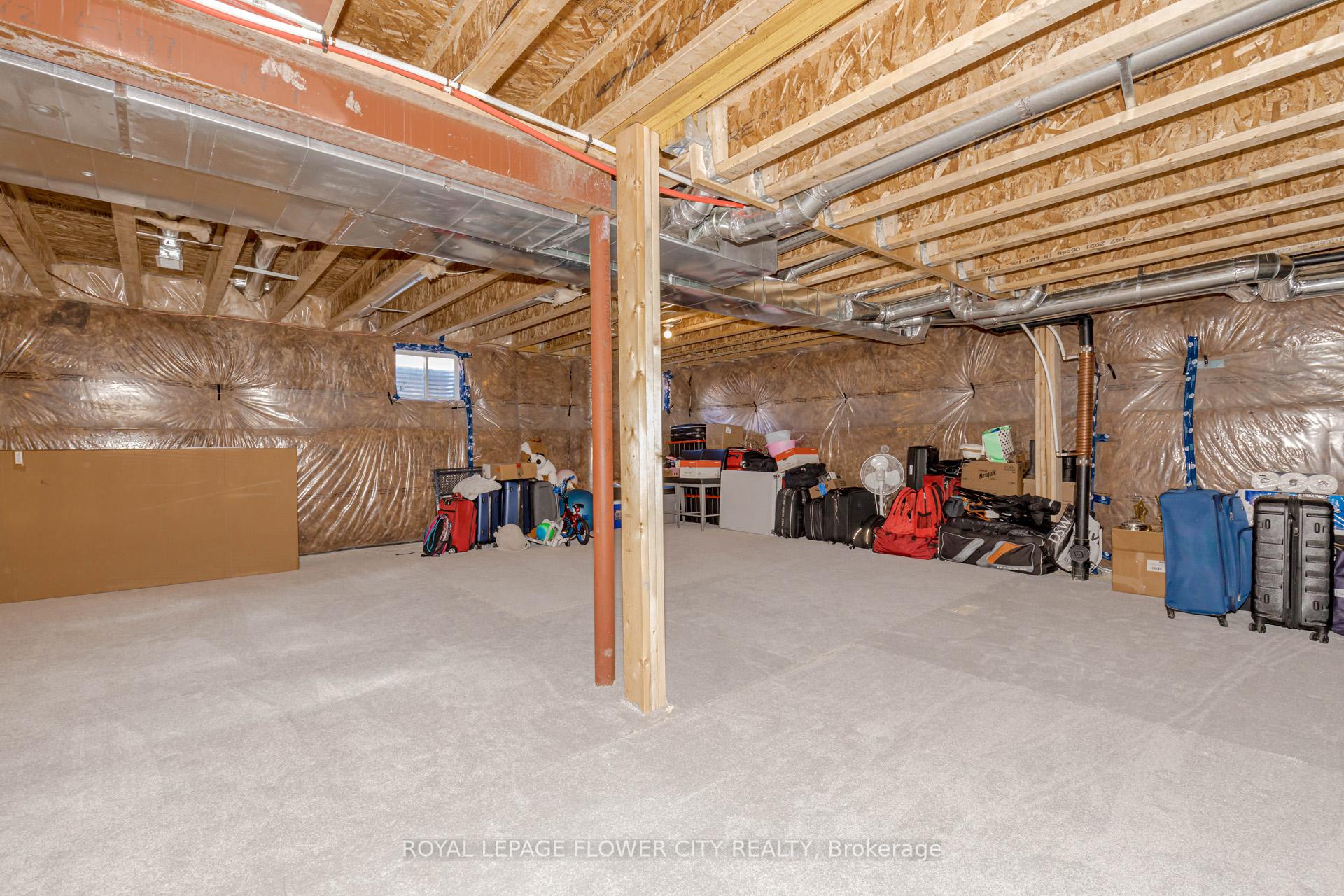 Photo 12 of 1371 Lobelia Crescent, Milton, Walker — HOMEH