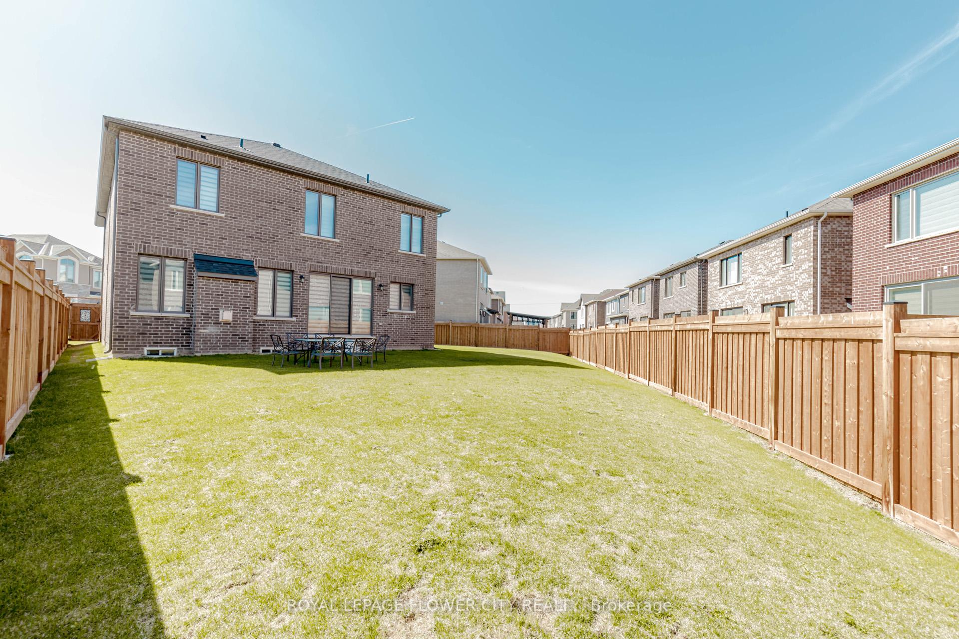 Photo 14 of 1371 Lobelia Crescent, Milton, Walker — HOMEH