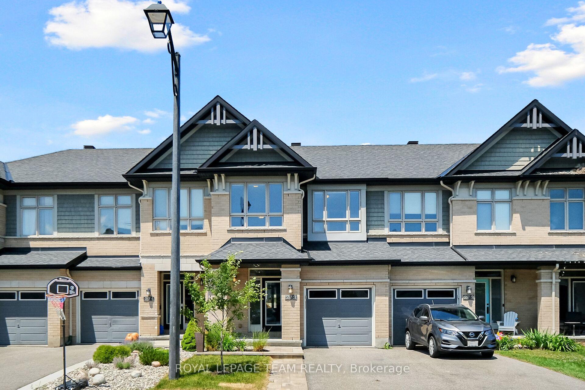 Front of 273 Shinleaf Crescent