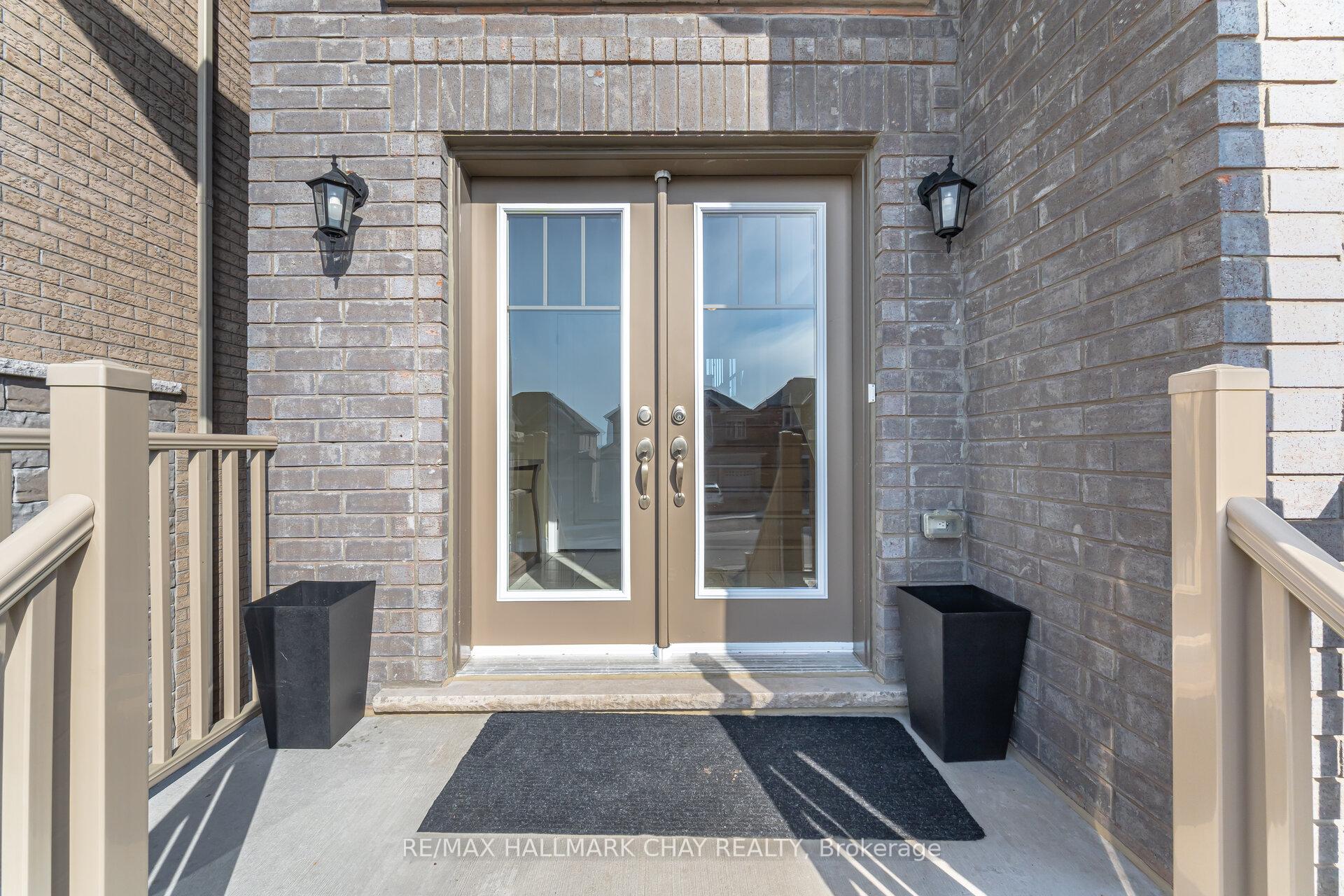 Photo 5 of 30 Janes Crescent, New Tecumseth, Alliston — HOMEH