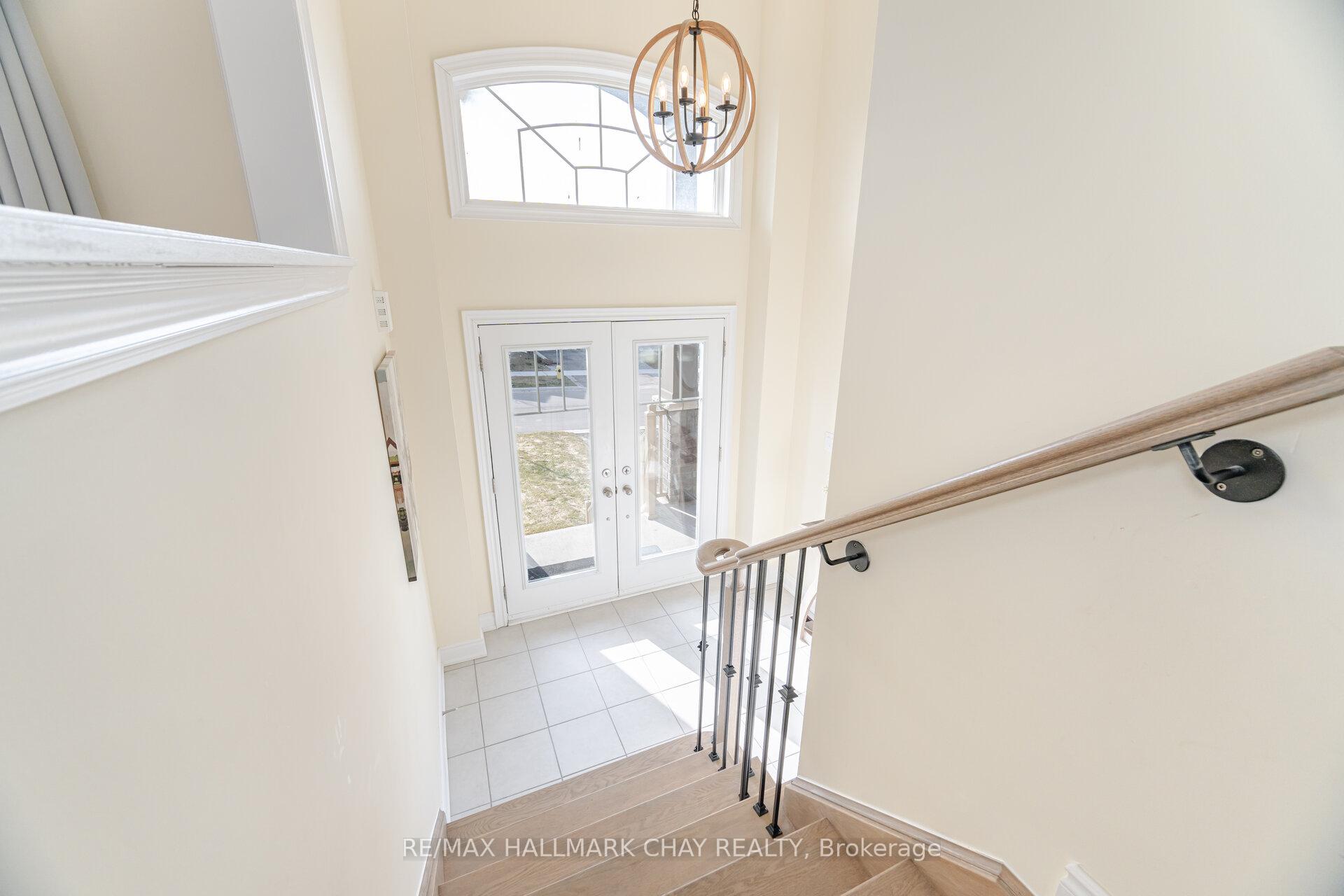 Photo 6 of 30 Janes Crescent, New Tecumseth, Alliston — HOMEH