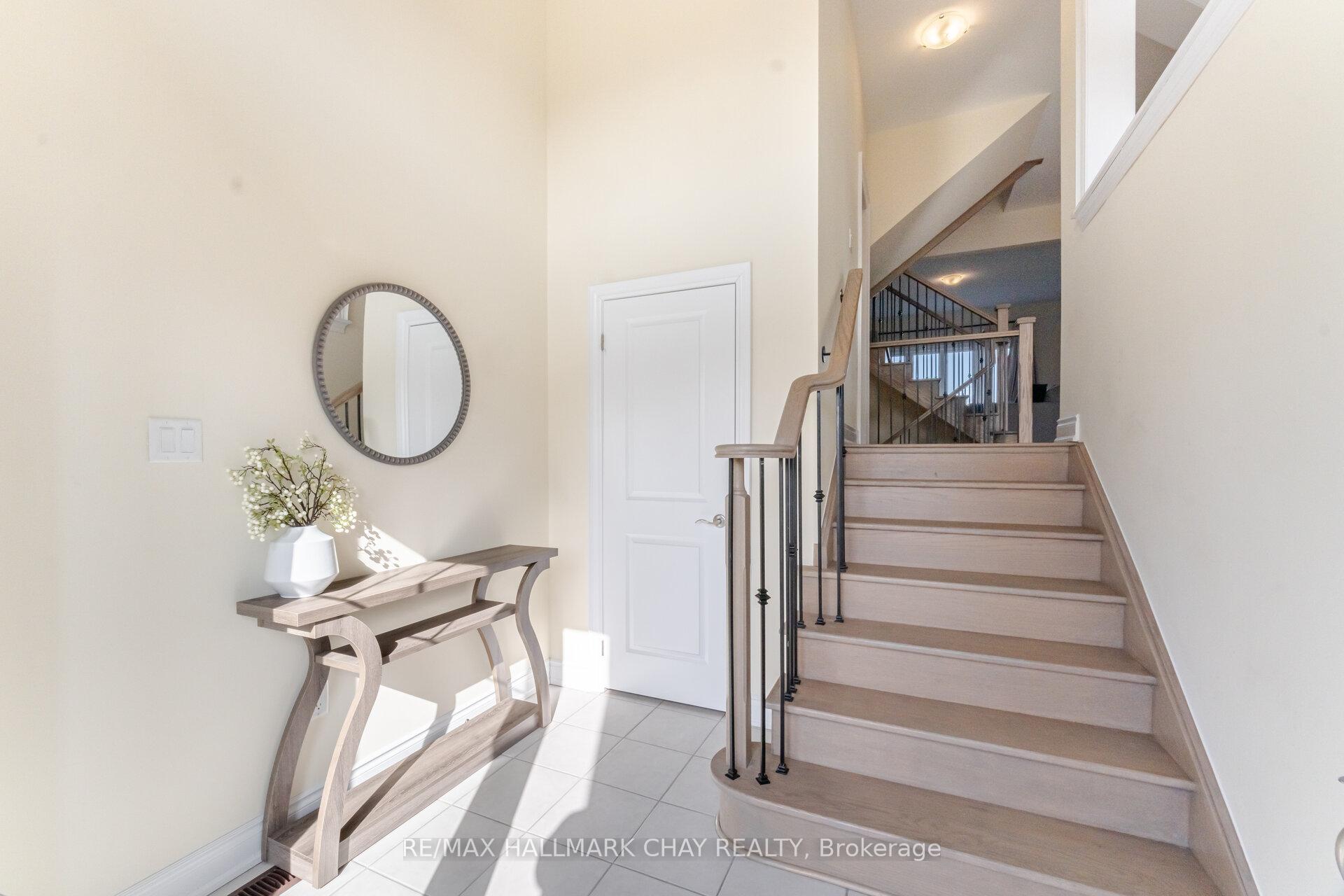 Photo 7 of 30 Janes Crescent, New Tecumseth, Alliston — HOMEH
