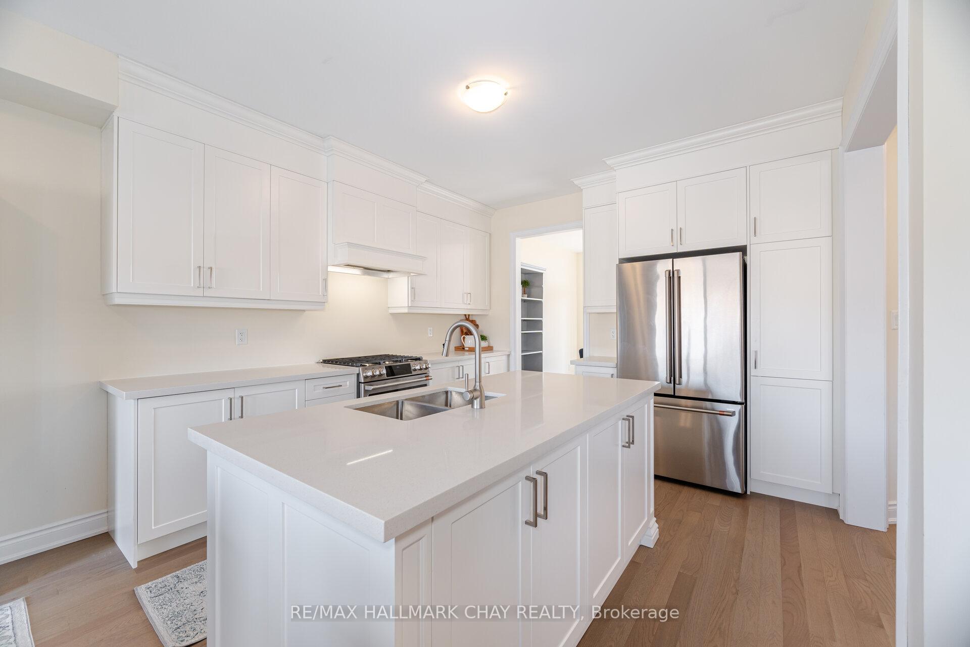 Photo 10 of 30 Janes Crescent, New Tecumseth, Alliston — HOMEH