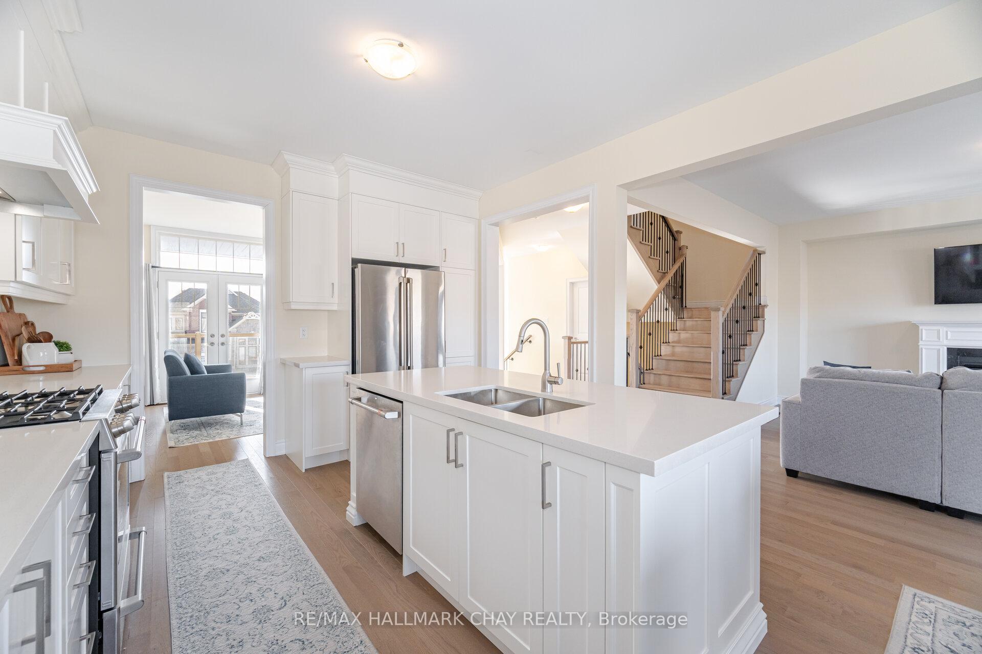 Photo 13 of 30 Janes Crescent, New Tecumseth, Alliston — HOMEH