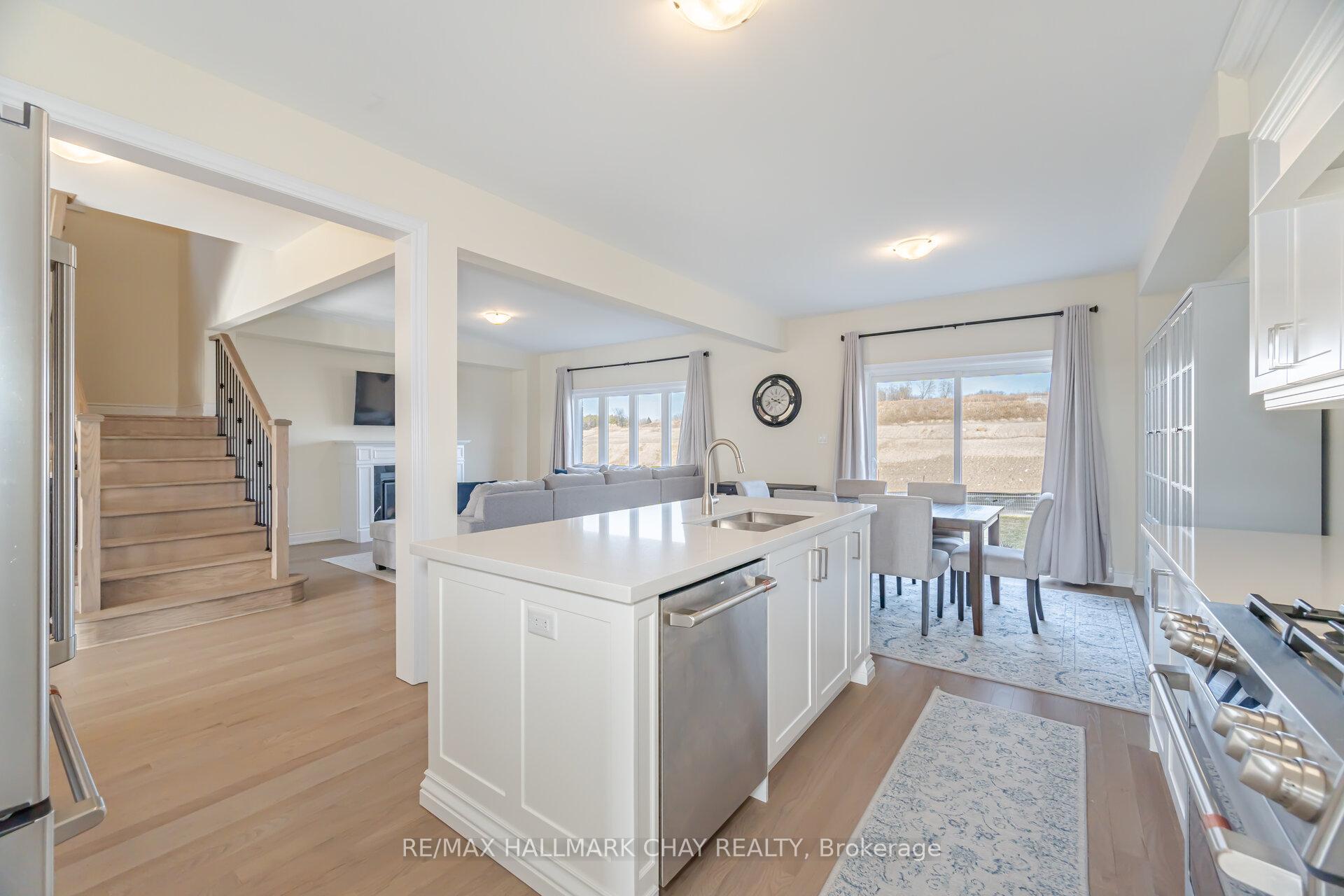 Photo 14 of 30 Janes Crescent, New Tecumseth, Alliston — HOMEH