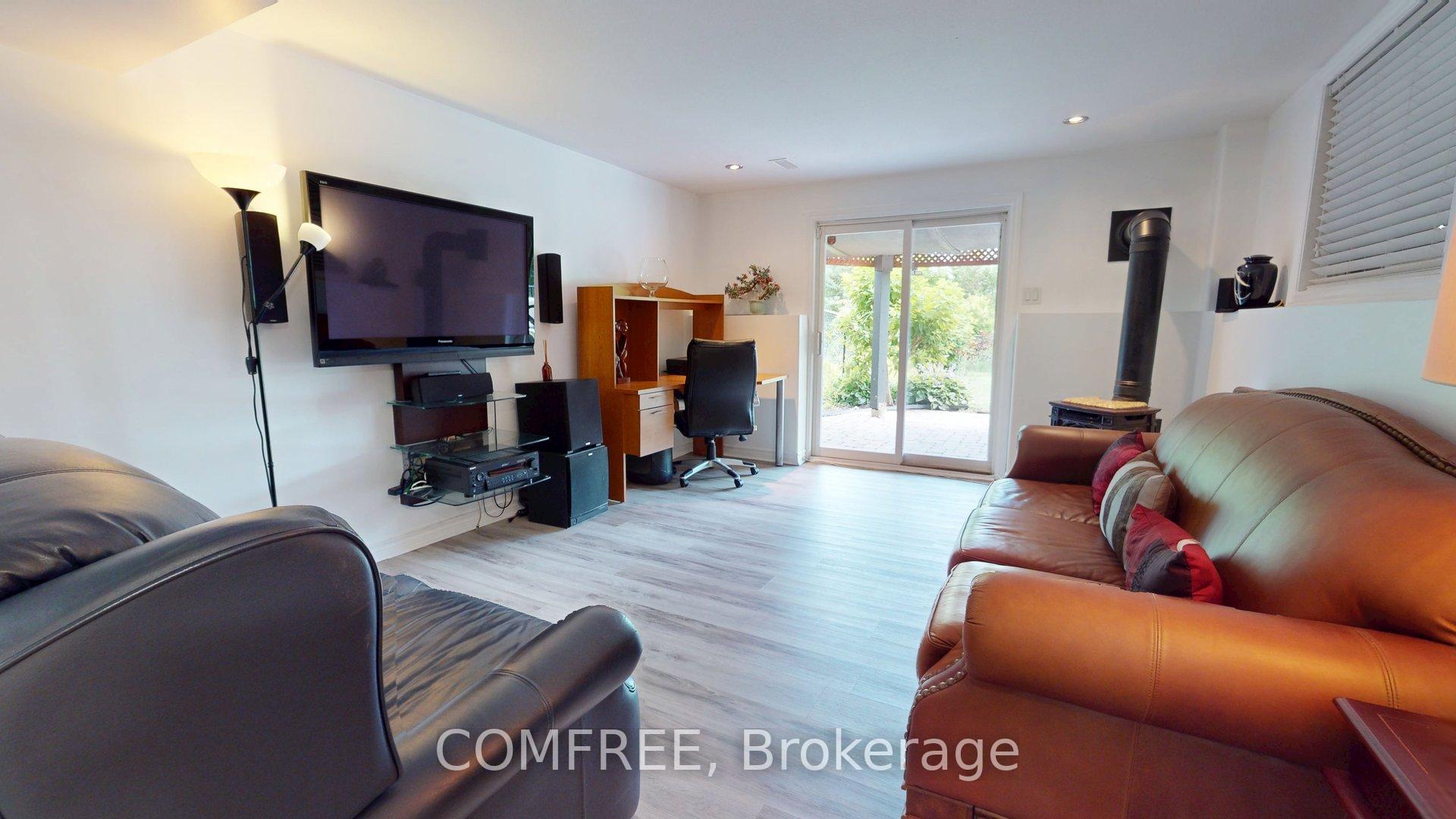 Photo 3 of 2112 Bergamot Circle, Ottawa, Springridge/East Village — HOMEH