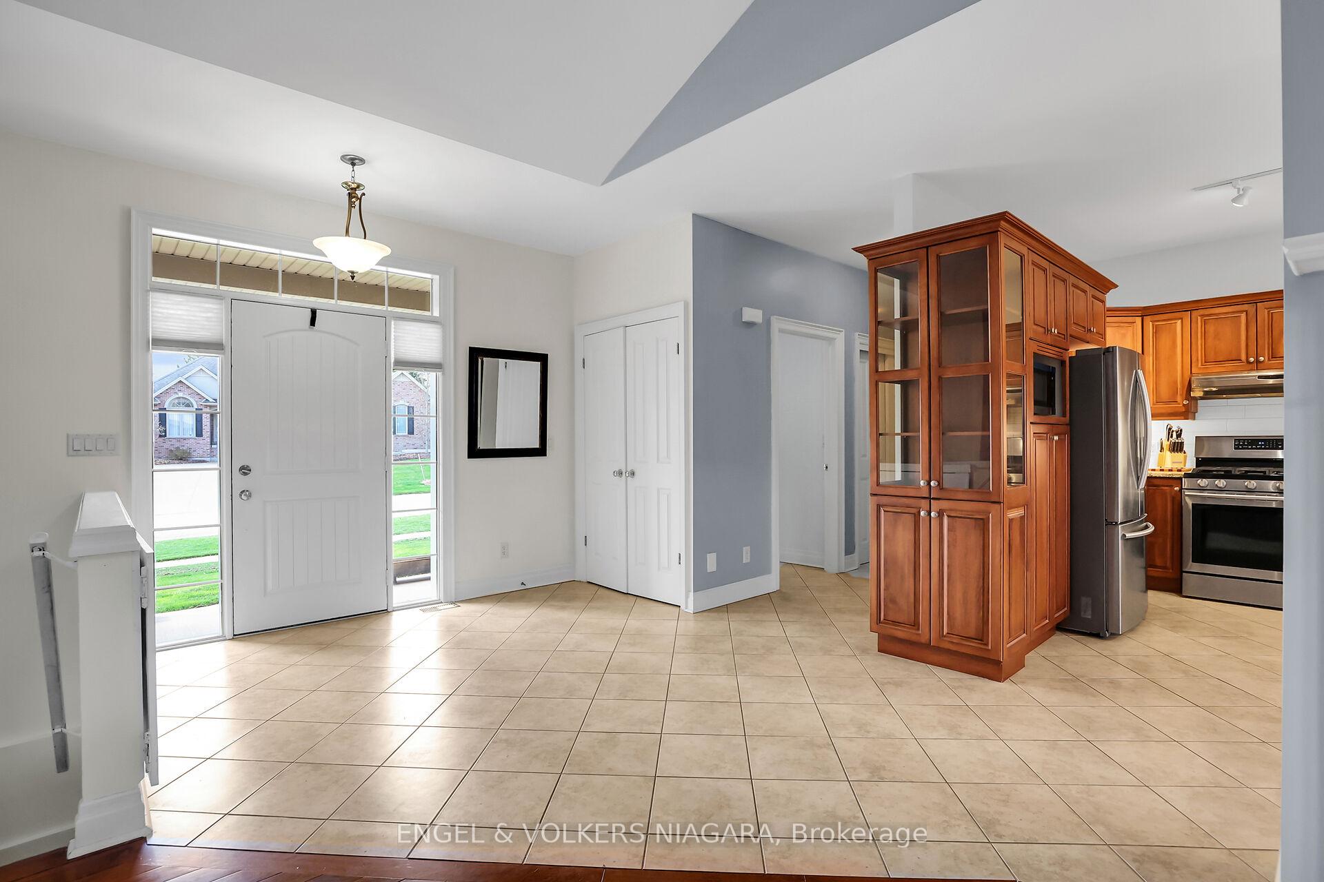 Photo 3 of 28 Cherry Ridge Boulevard N, Pelham, Fenwick — HOMEH