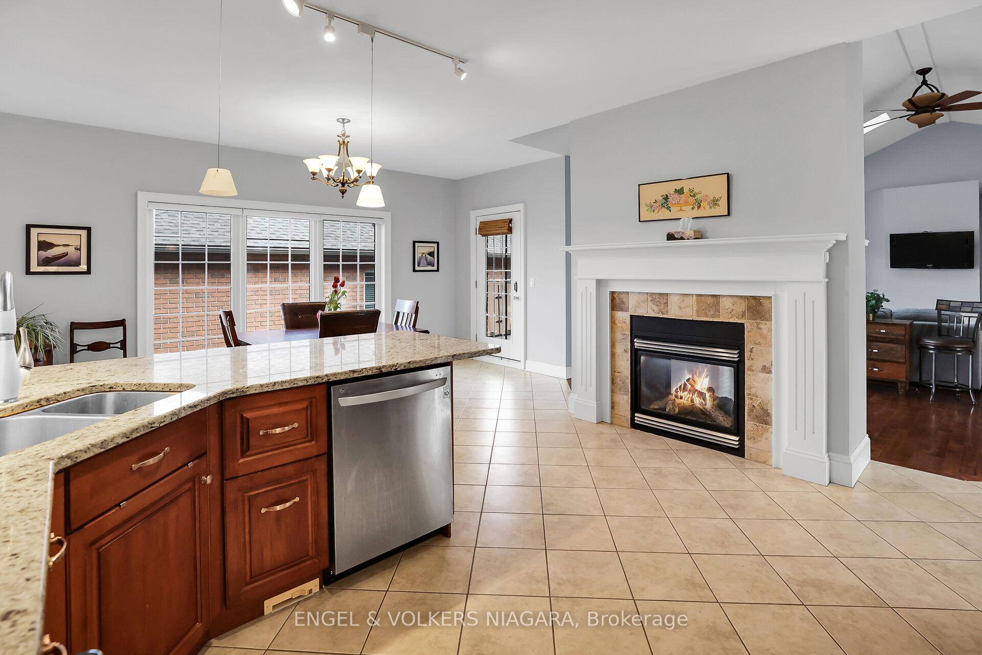 Photo 4 of 28 Cherry Ridge Boulevard N, Pelham, Fenwick — HOMEH