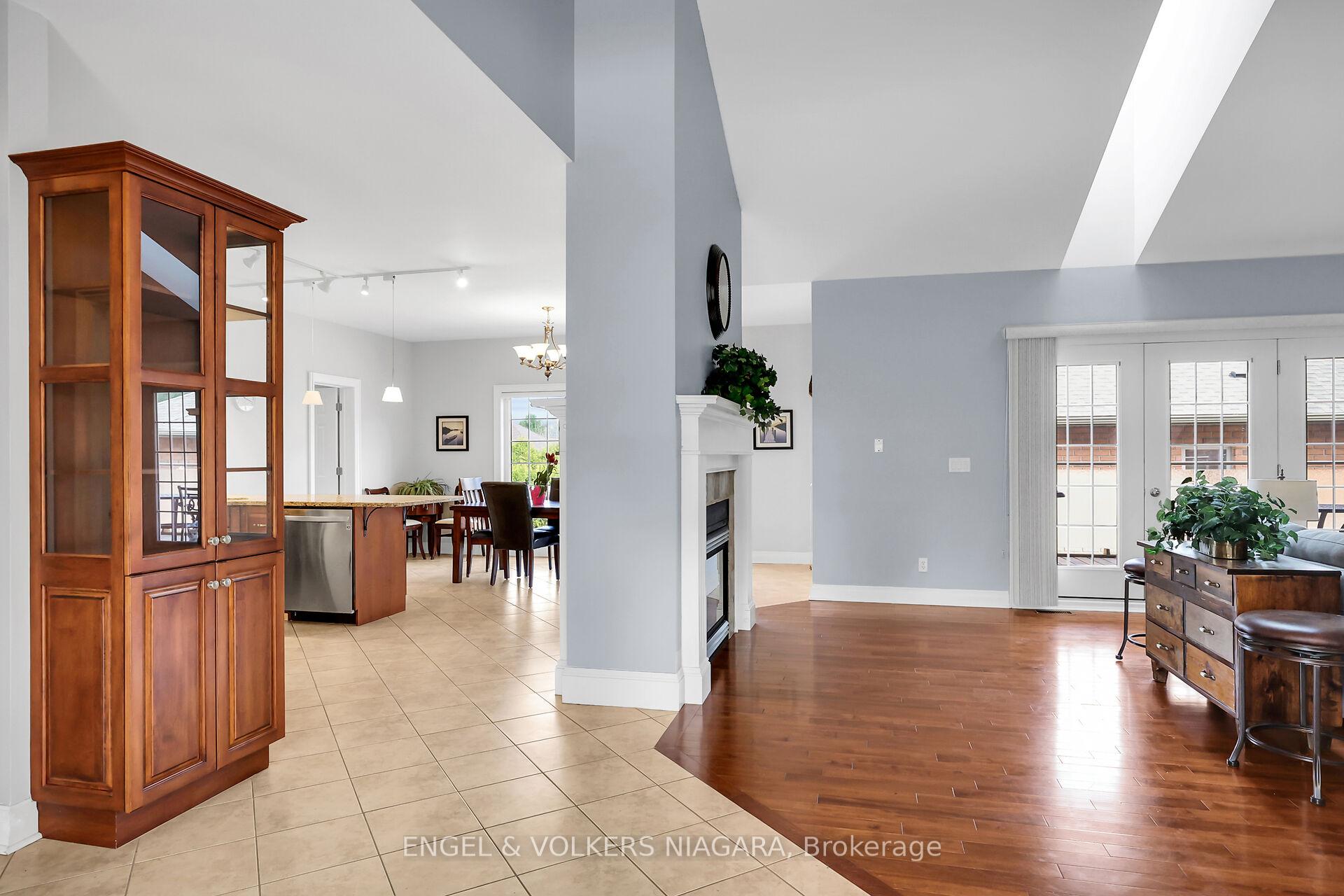 Photo 5 of 28 Cherry Ridge Boulevard N, Pelham, Fenwick — HOMEH