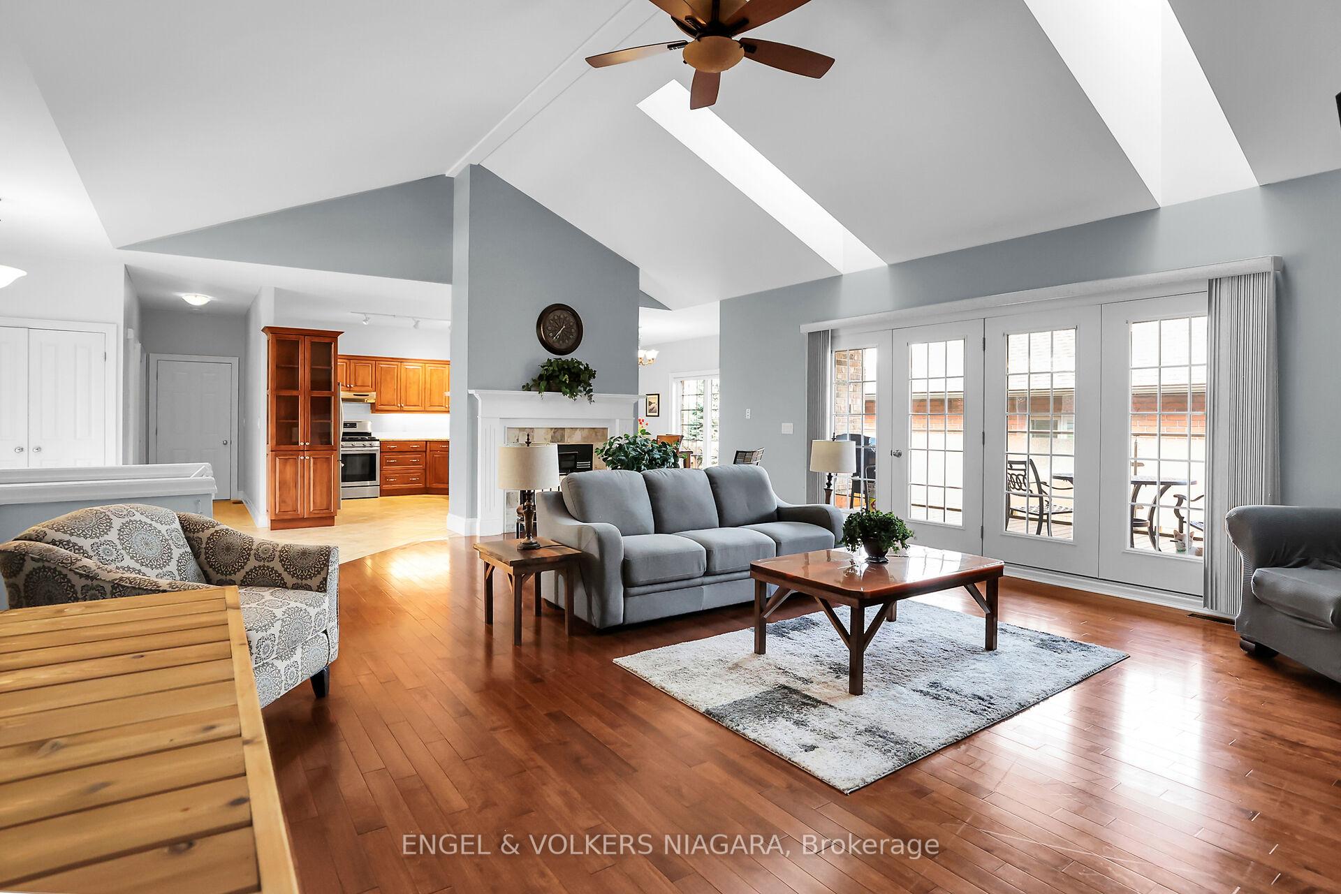 Photo 9 of 28 Cherry Ridge Boulevard N, Pelham, Fenwick — HOMEH