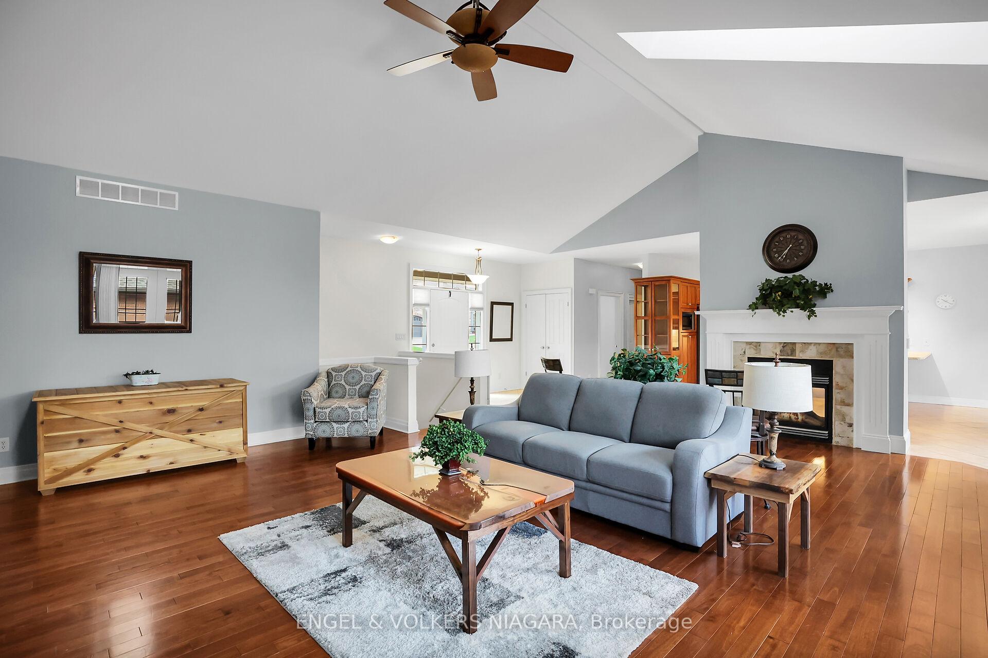 Photo 10 of 28 Cherry Ridge Boulevard N, Pelham, Fenwick — HOMEH