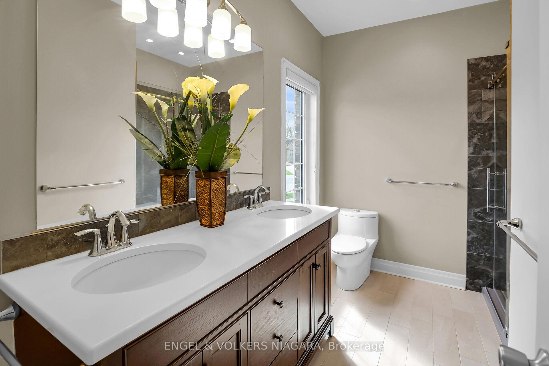 Photo 12 of 28 Cherry Ridge Boulevard N, Pelham, Fenwick — HOMEH