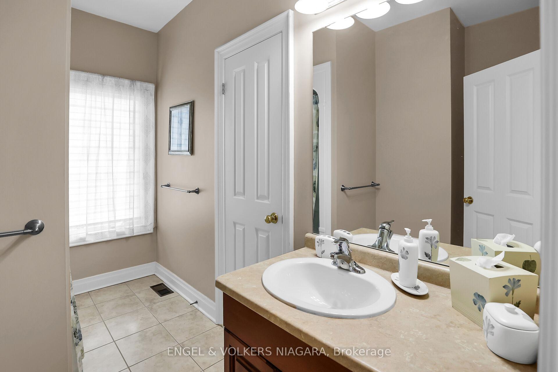 Photo 15 of 28 Cherry Ridge Boulevard N, Pelham, Fenwick — HOMEH