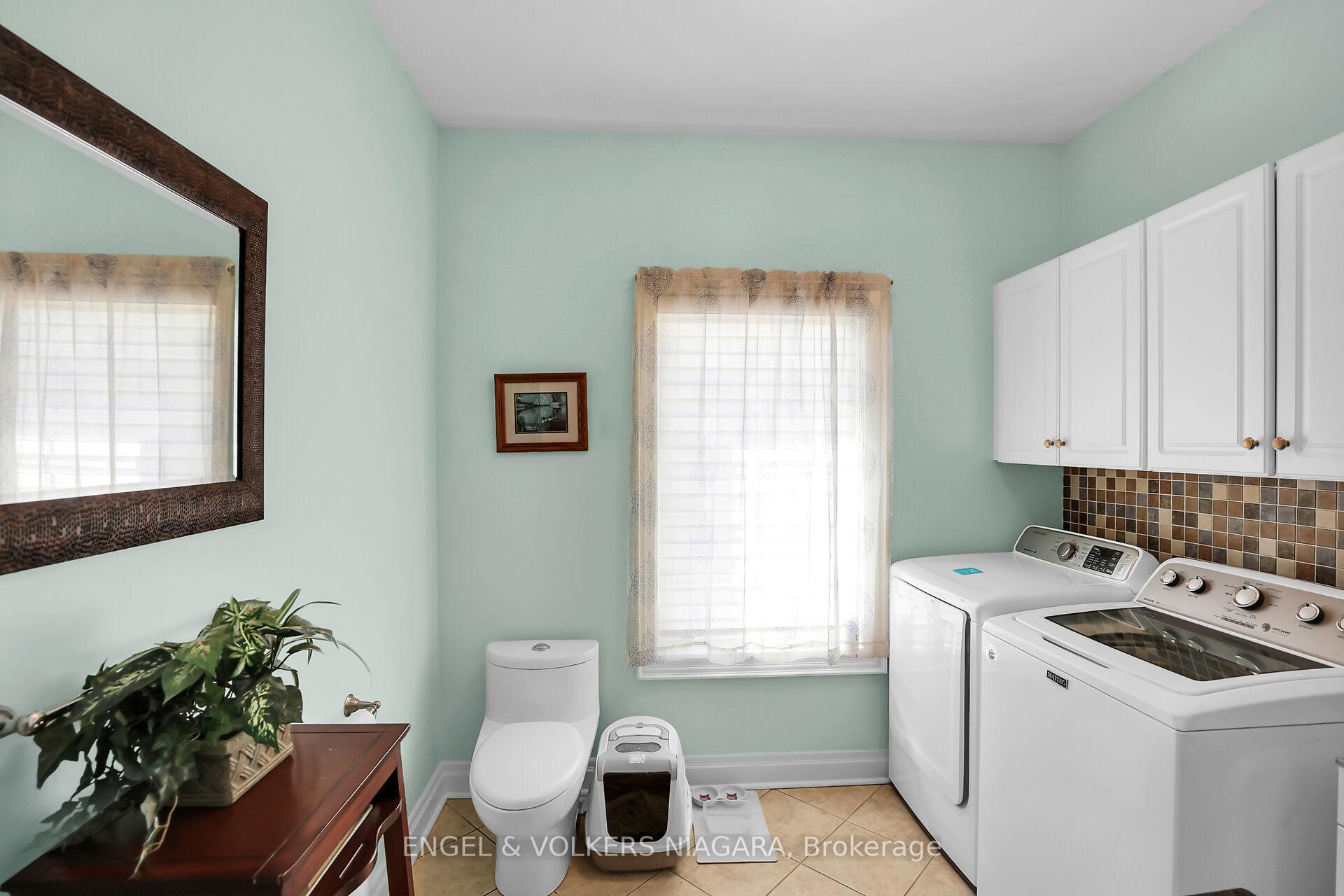 Photo 16 of 28 Cherry Ridge Boulevard N, Pelham, Fenwick — HOMEH