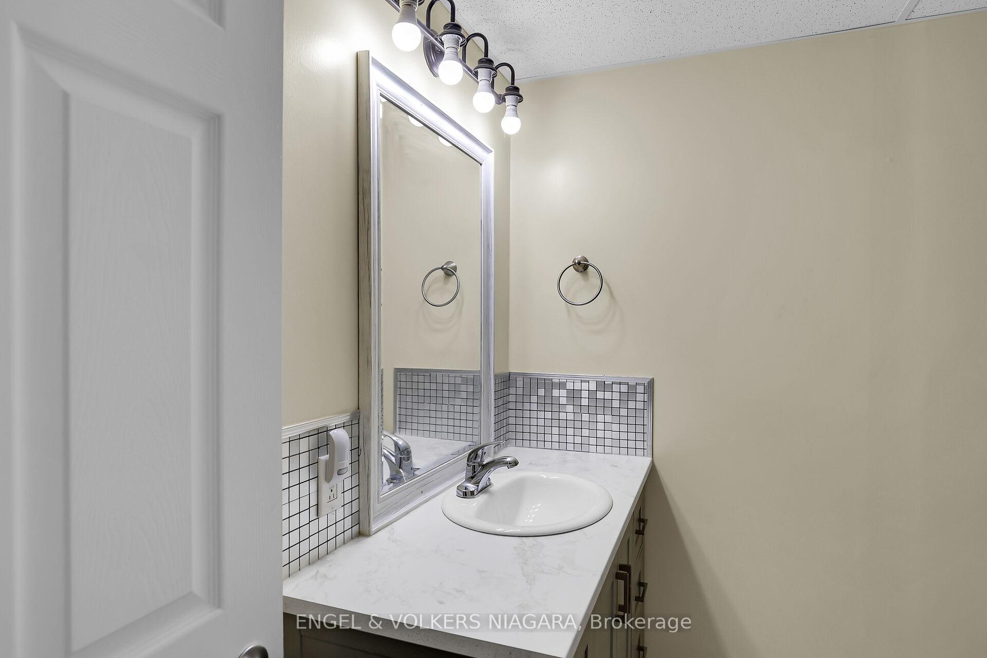 Photo 24 of 28 Cherry Ridge Boulevard N, Pelham, Fenwick — HOMEH