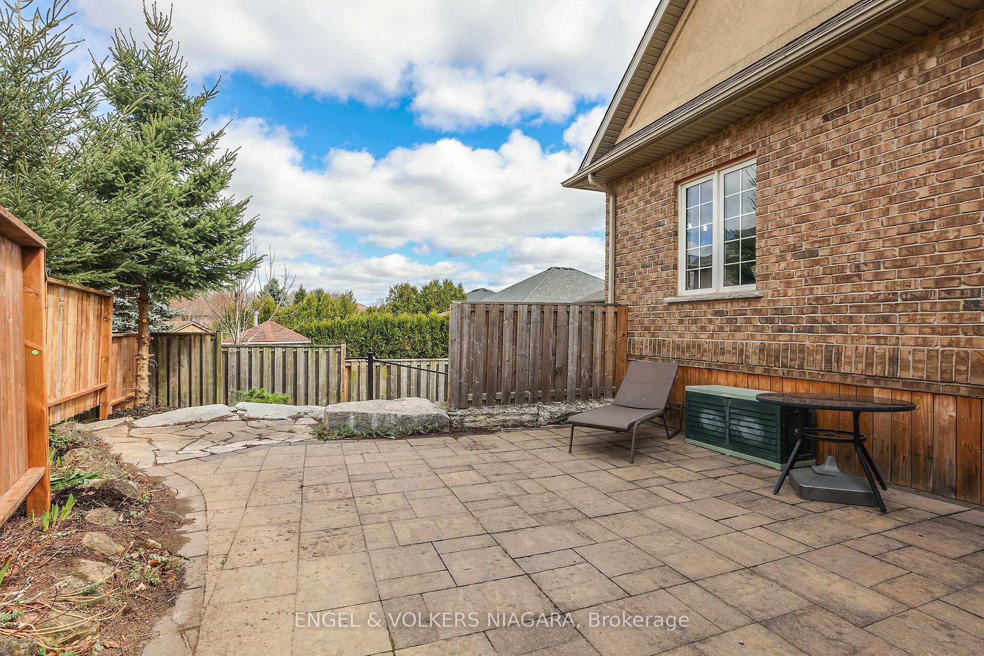 Photo 27 of 28 Cherry Ridge Boulevard N, Pelham, Fenwick — HOMEH