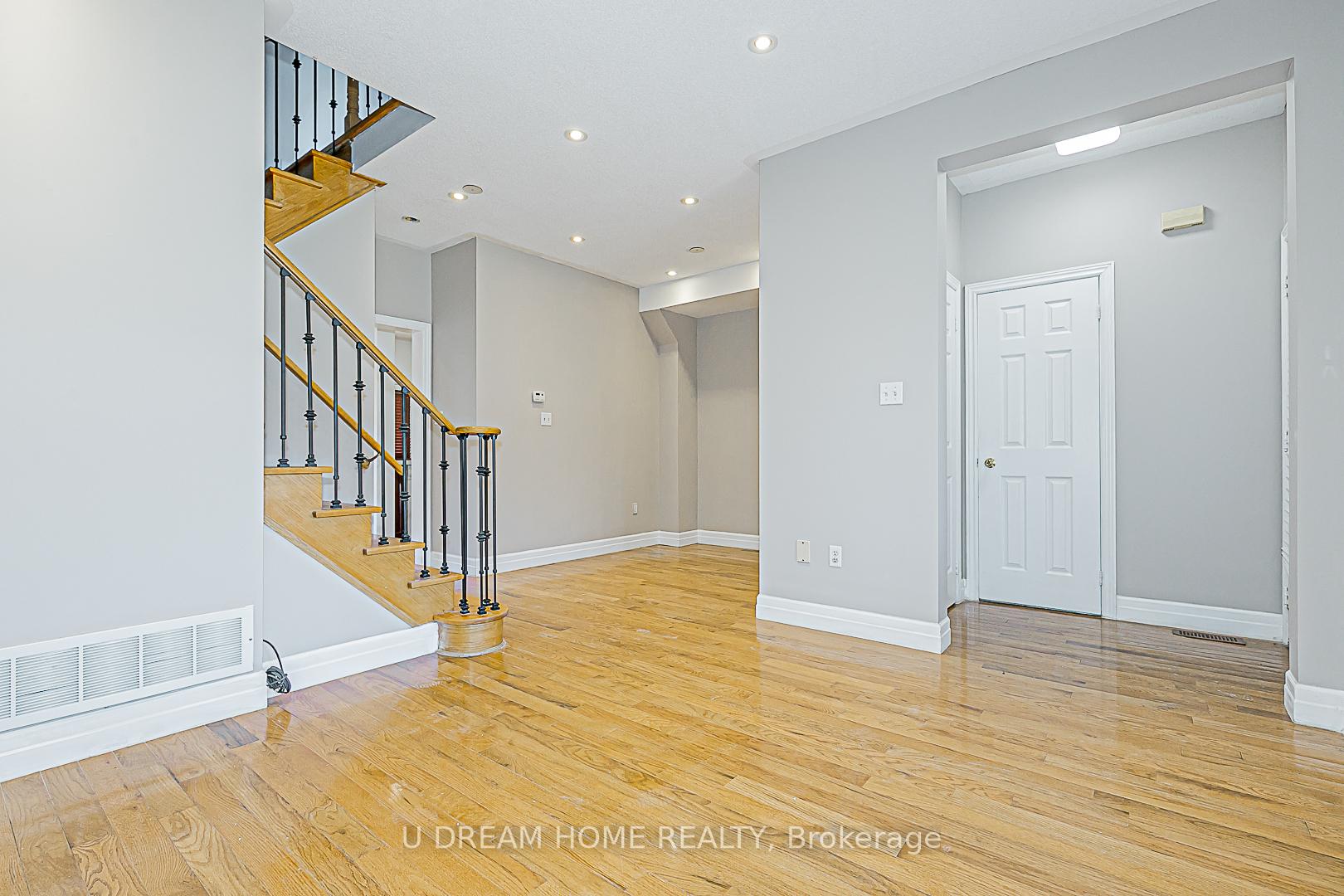 Photo 2 of 10 John Gary Drive, Markham, Village Green-South Unionville — HOMEH
