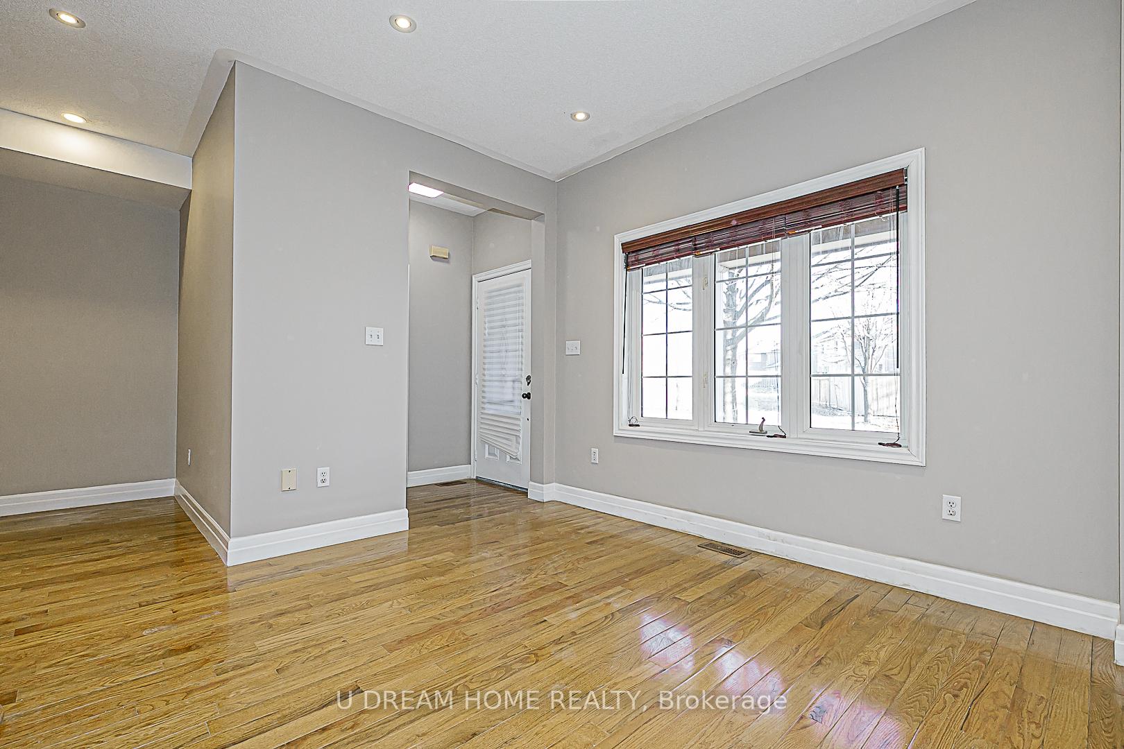 Photo 3 of 10 John Gary Drive, Markham, Village Green-South Unionville — HOMEH