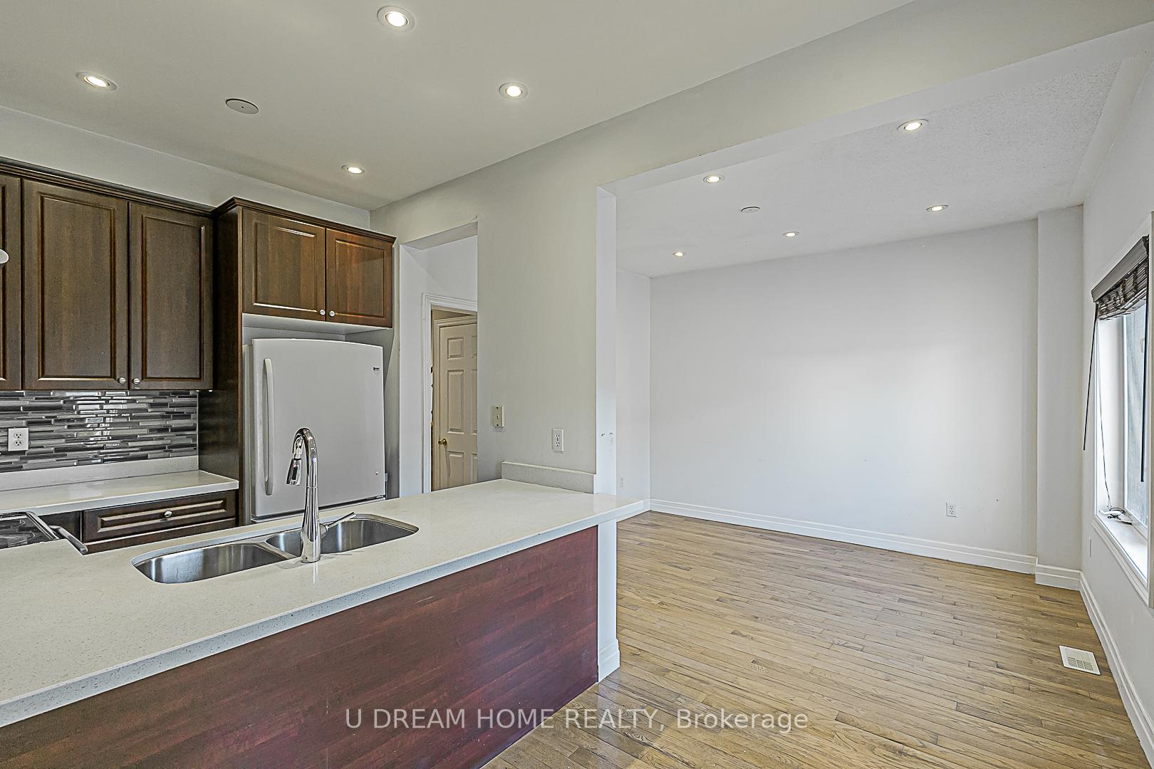 Photo 5 of 10 John Gary Drive, Markham, Village Green-South Unionville — HOMEH