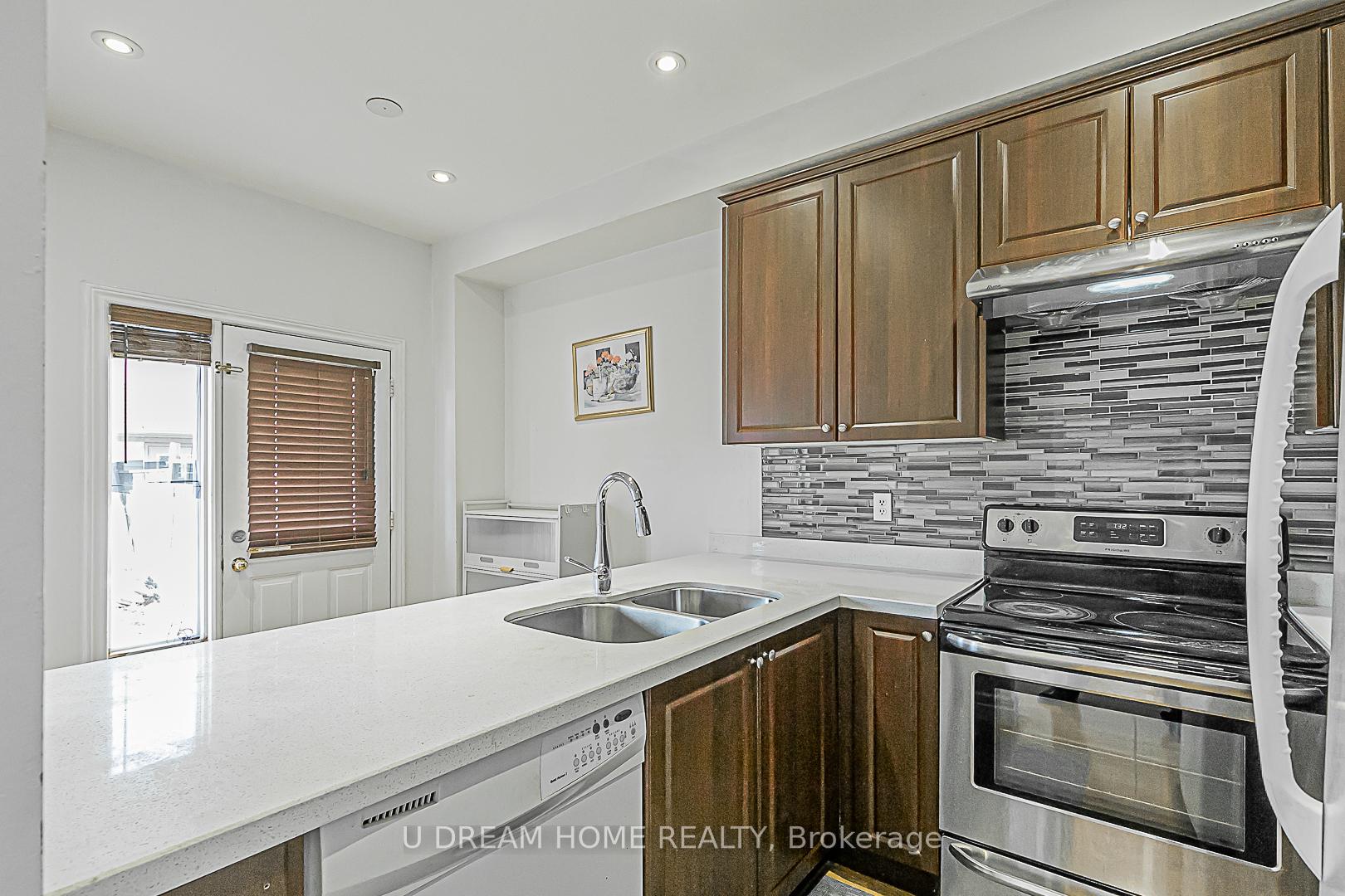 Photo 7 of 10 John Gary Drive, Markham, Village Green-South Unionville — HOMEH