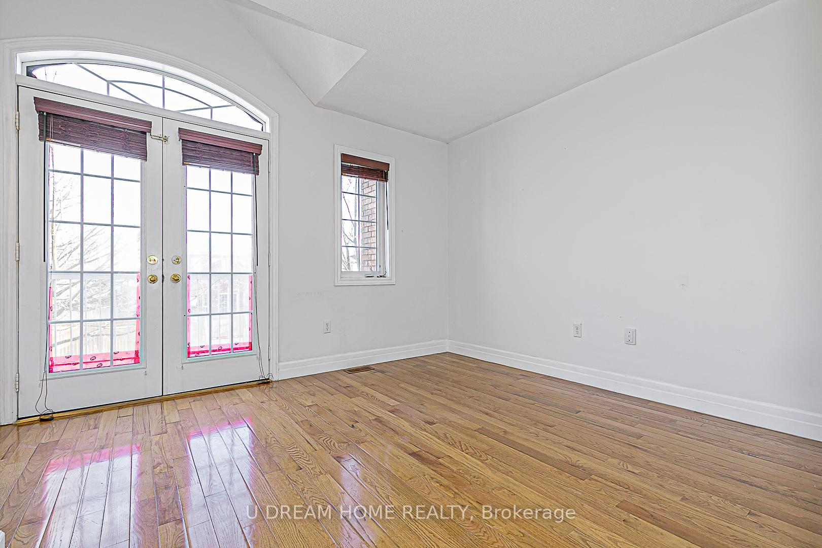 Photo 11 of 10 John Gary Drive, Markham, Village Green-South Unionville — HOMEH