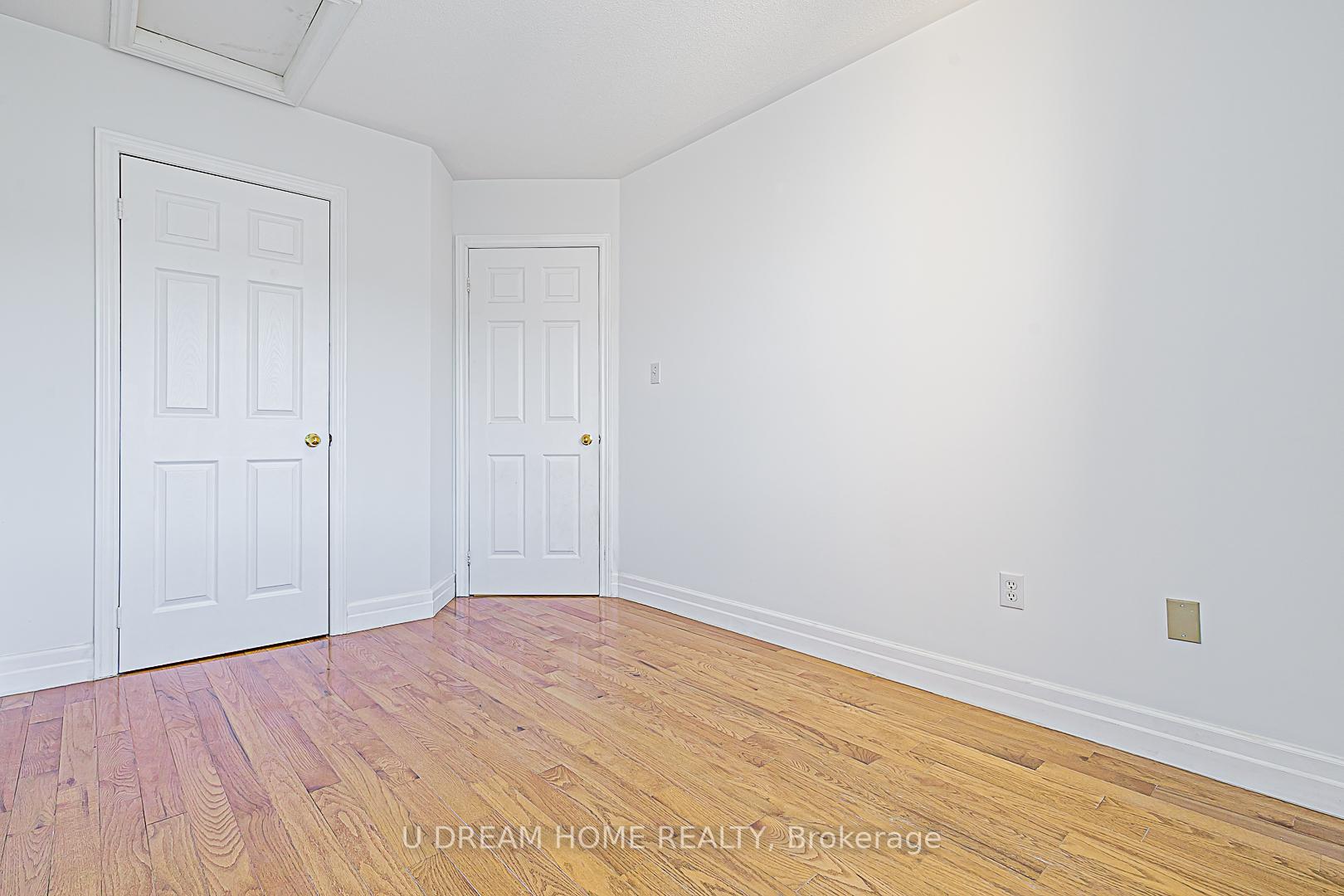 Photo 18 of 10 John Gary Drive, Markham, Village Green-South Unionville — HOMEH