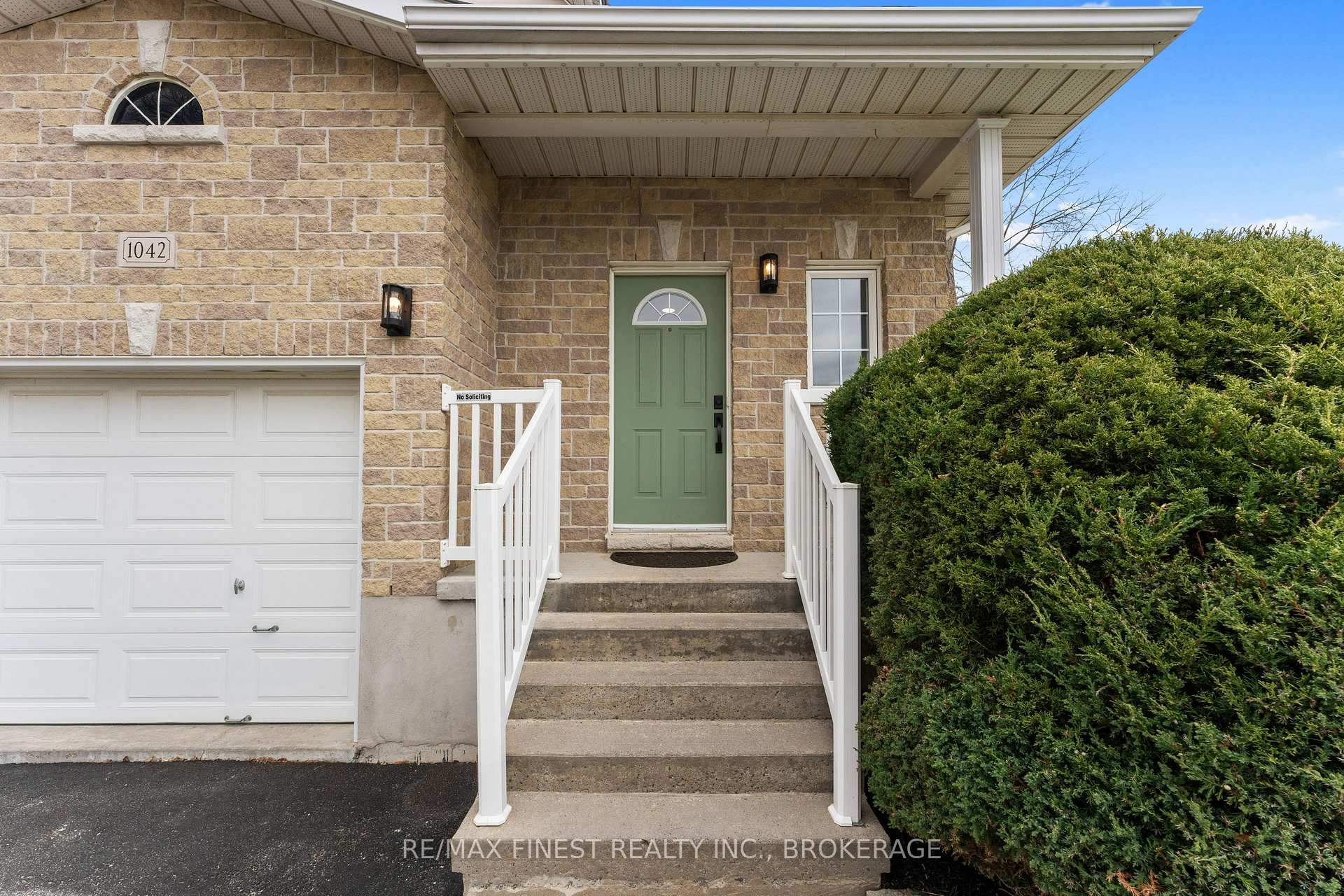 Photo 2 of 1042 Rainbow Crescent, Kingston, Kingston East (Incl Barret Crt) — HOMEH